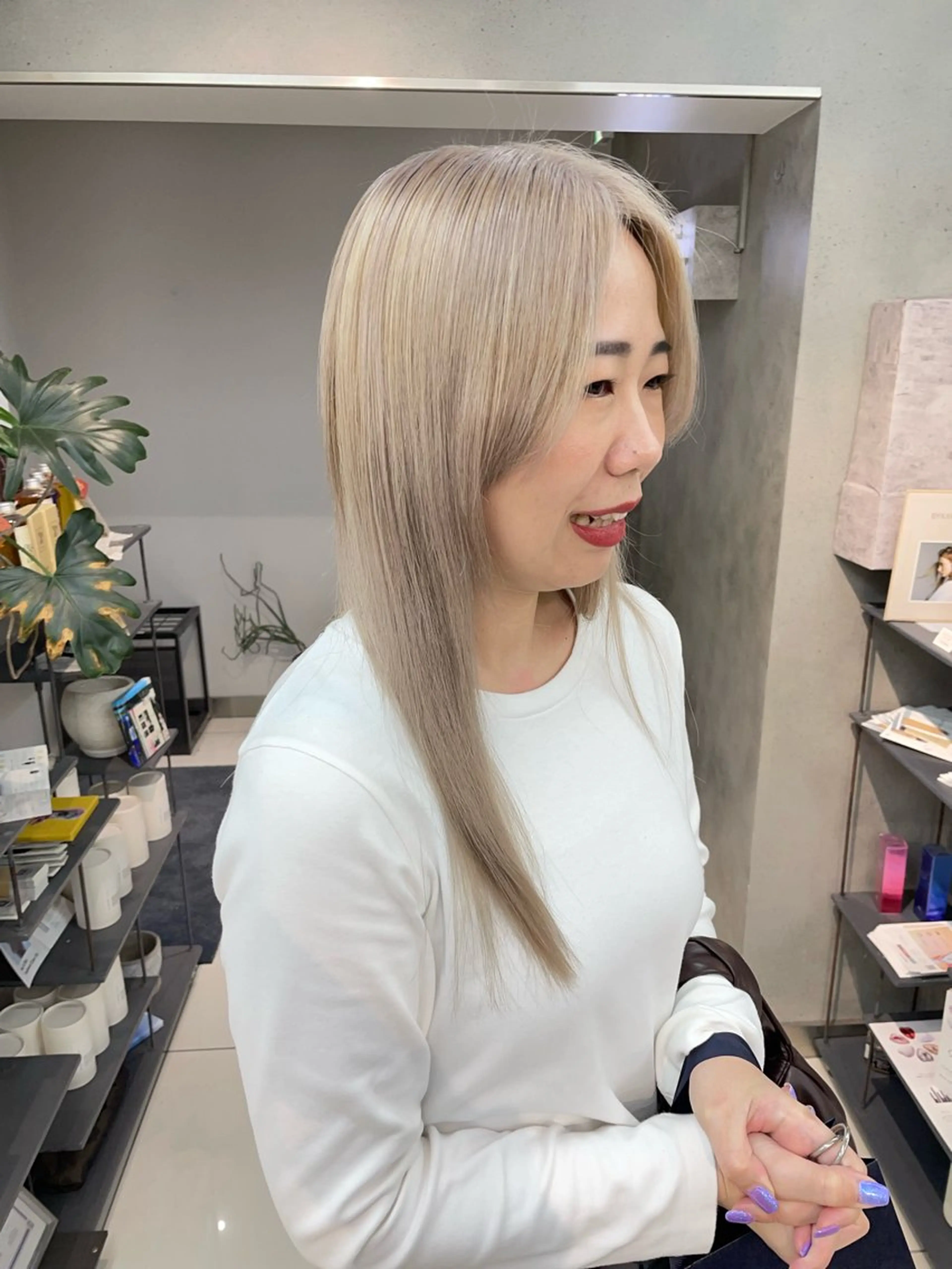 セミロング カラー ヘアアレンジ ボブ/透明感ベージュ 🫧クルミ🌟のヘアスタイル