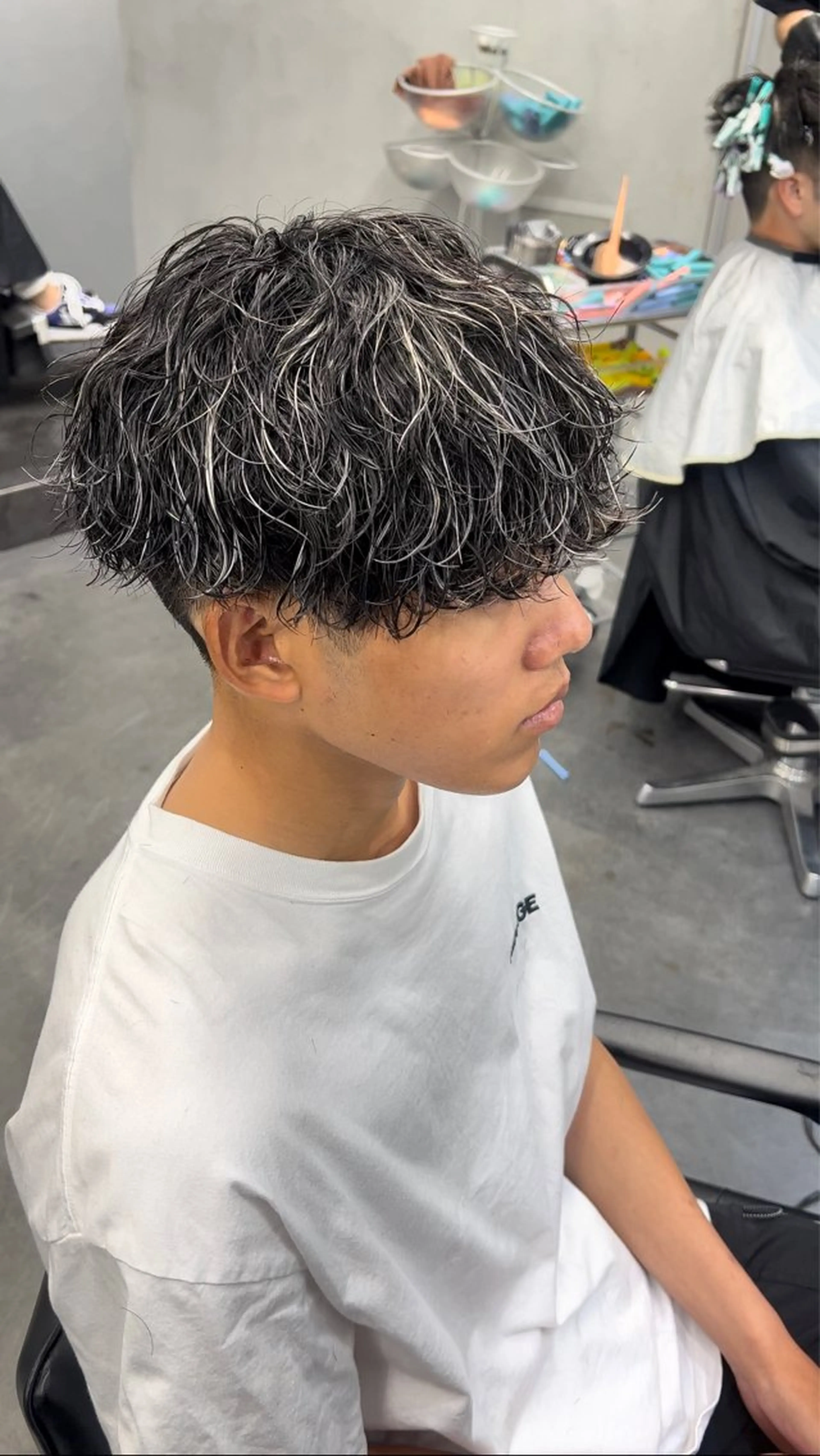 カラー メンズ メンズパーマ 波巻きパーマ fifth リュウセイのヘアスタイル