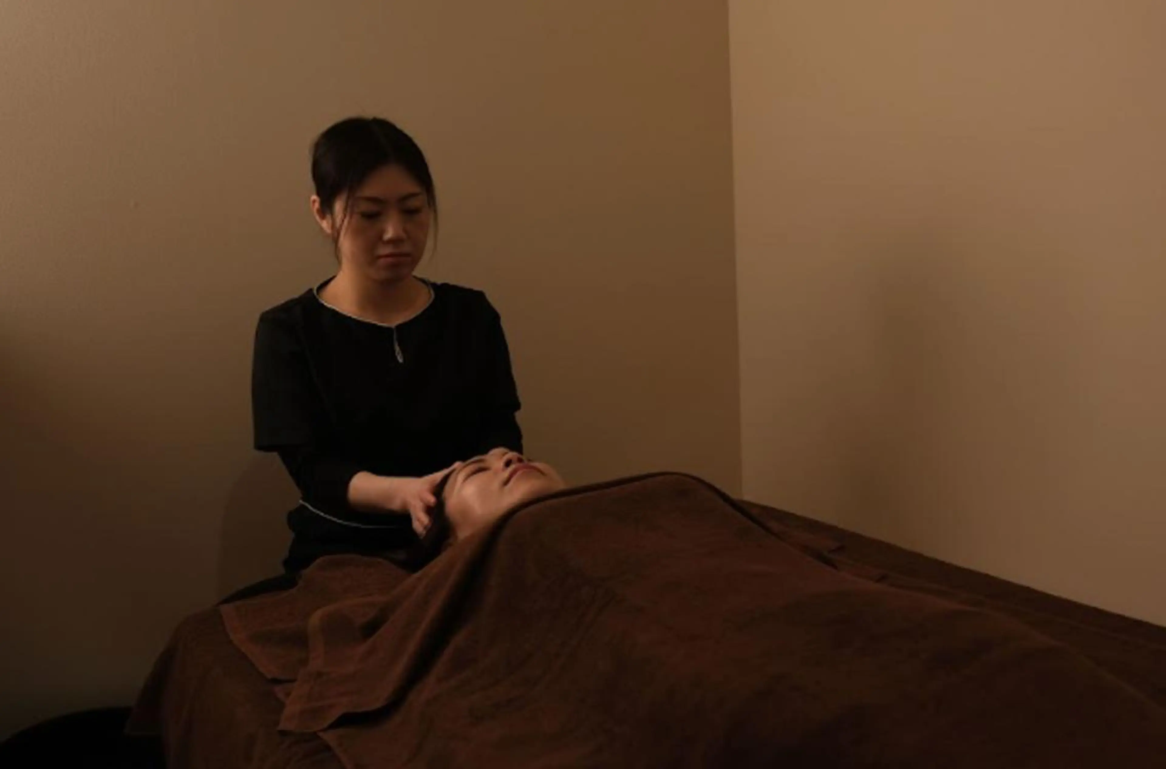 ＼極上の癒しをお得に体験！／ ヘッド・ボディケア60分 通常7,150円 ▶︎今だけ3,980円（税込）の写真