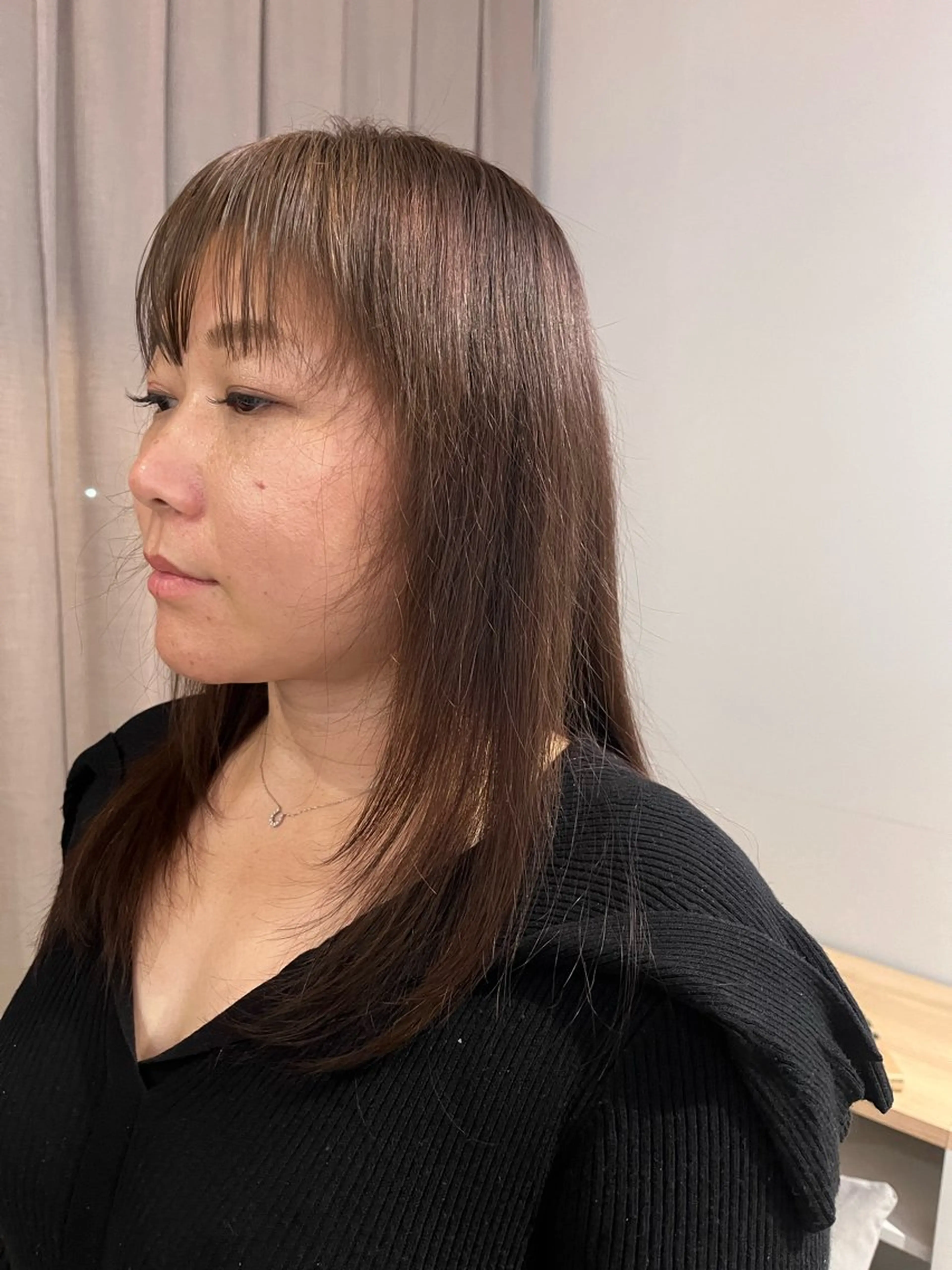 セミロング カラー ミストバング ブラウンカラー  フェイスフレーミング レイヤーカット 友 美海のヘアスタイル