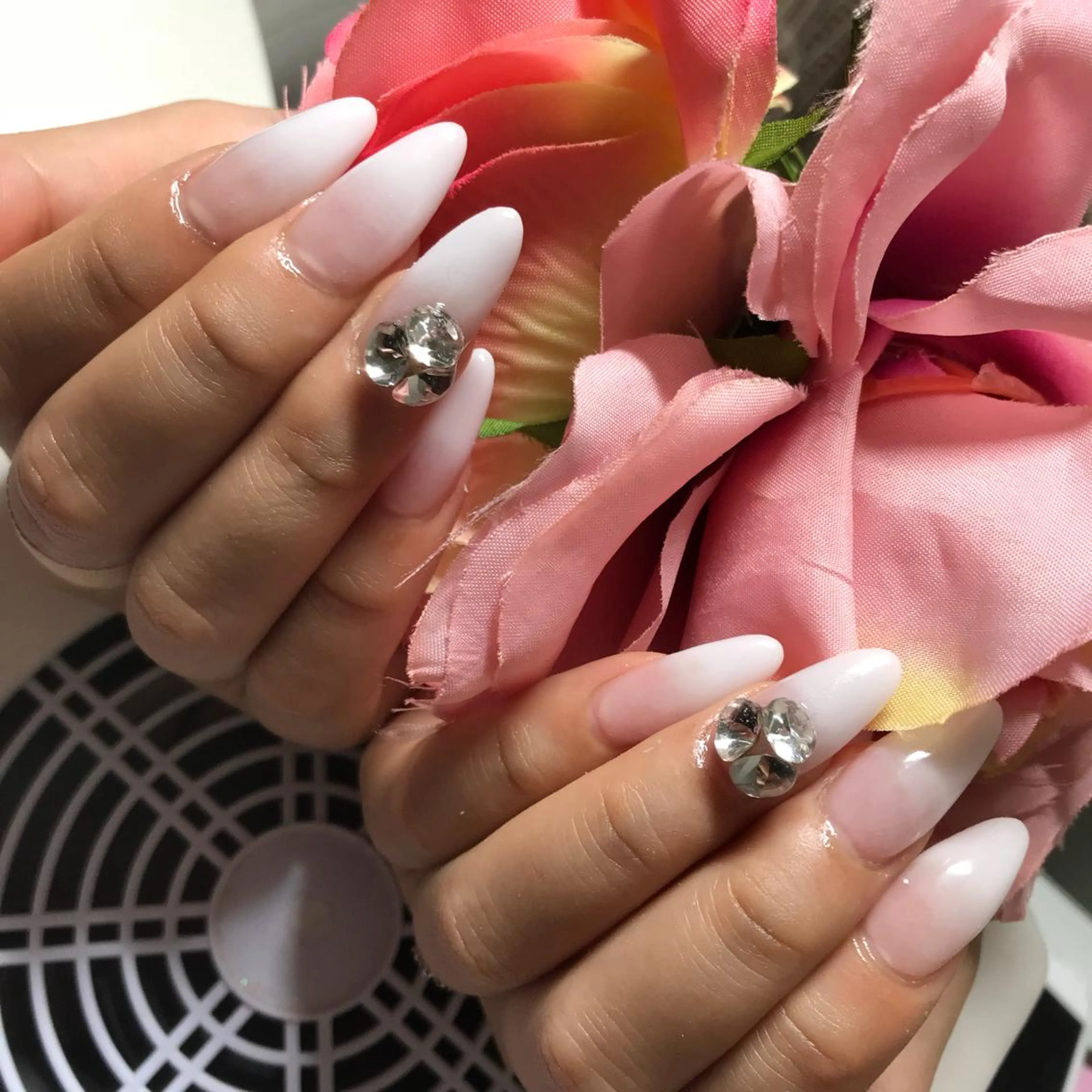 ミディアム ネイル グラデーション ハンドネイル 《LB》ラブリエ Nail&eyeのマツエク・マツパデザイン