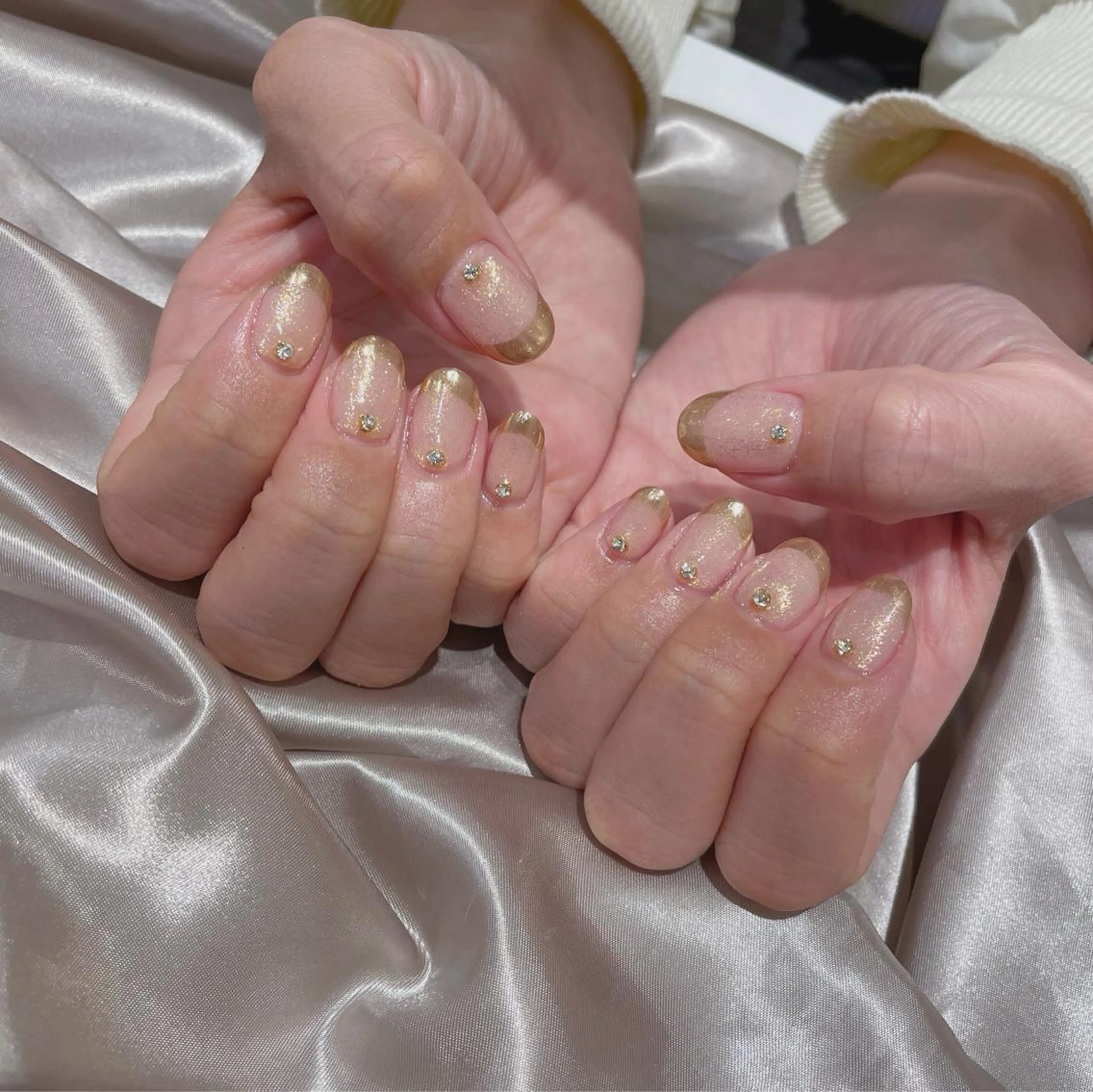 ネイル アートネイル 𝘙𝘪𝘰𝘯𝘢 ...🕯🤍のネイルデザイン