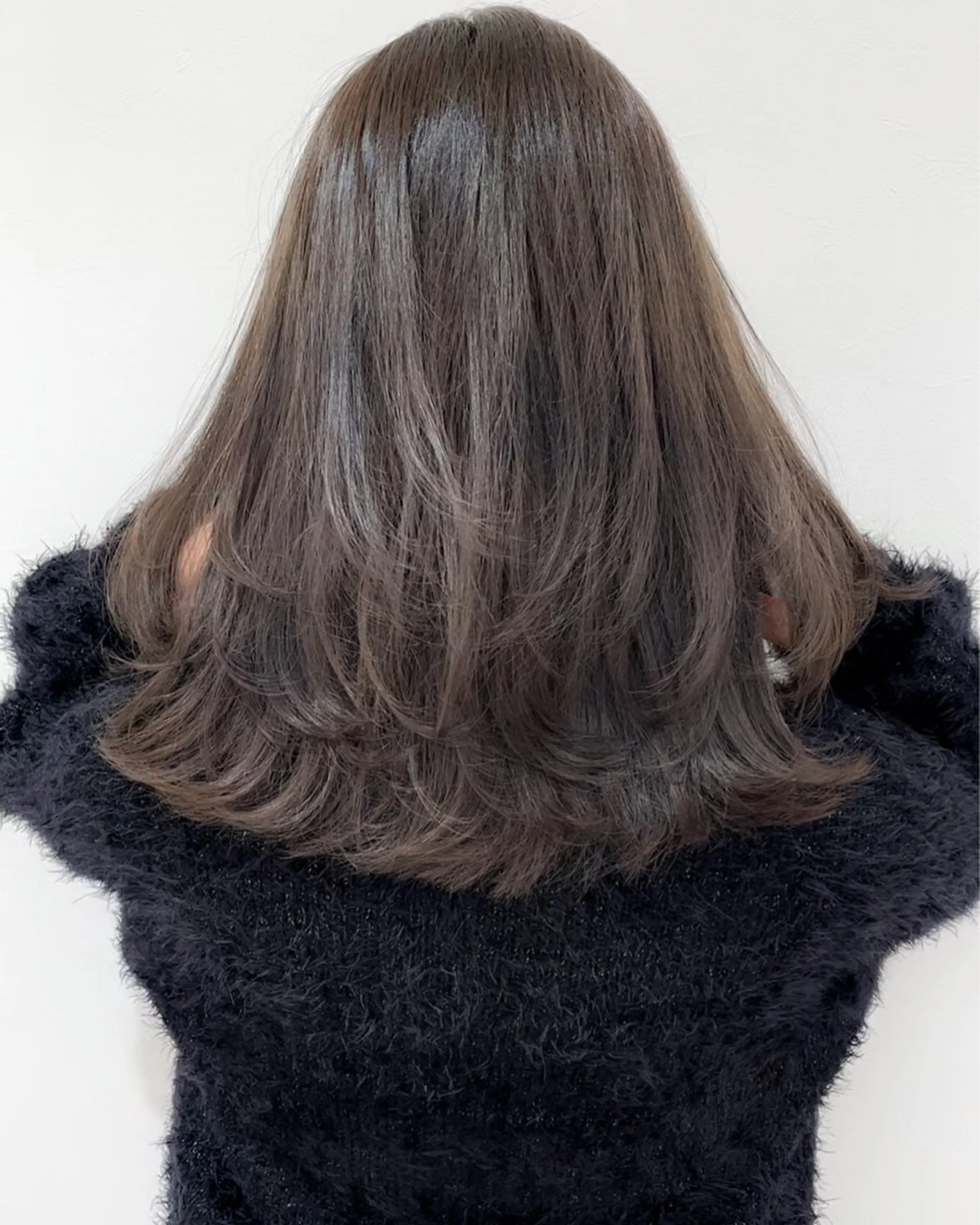 ミディアム カラー グレージュ ハイレイヤー レイヤーカット カット ヘアカラー トリートメント ミタニ/髪質改善 /レイヤーカットのヘアスタイル