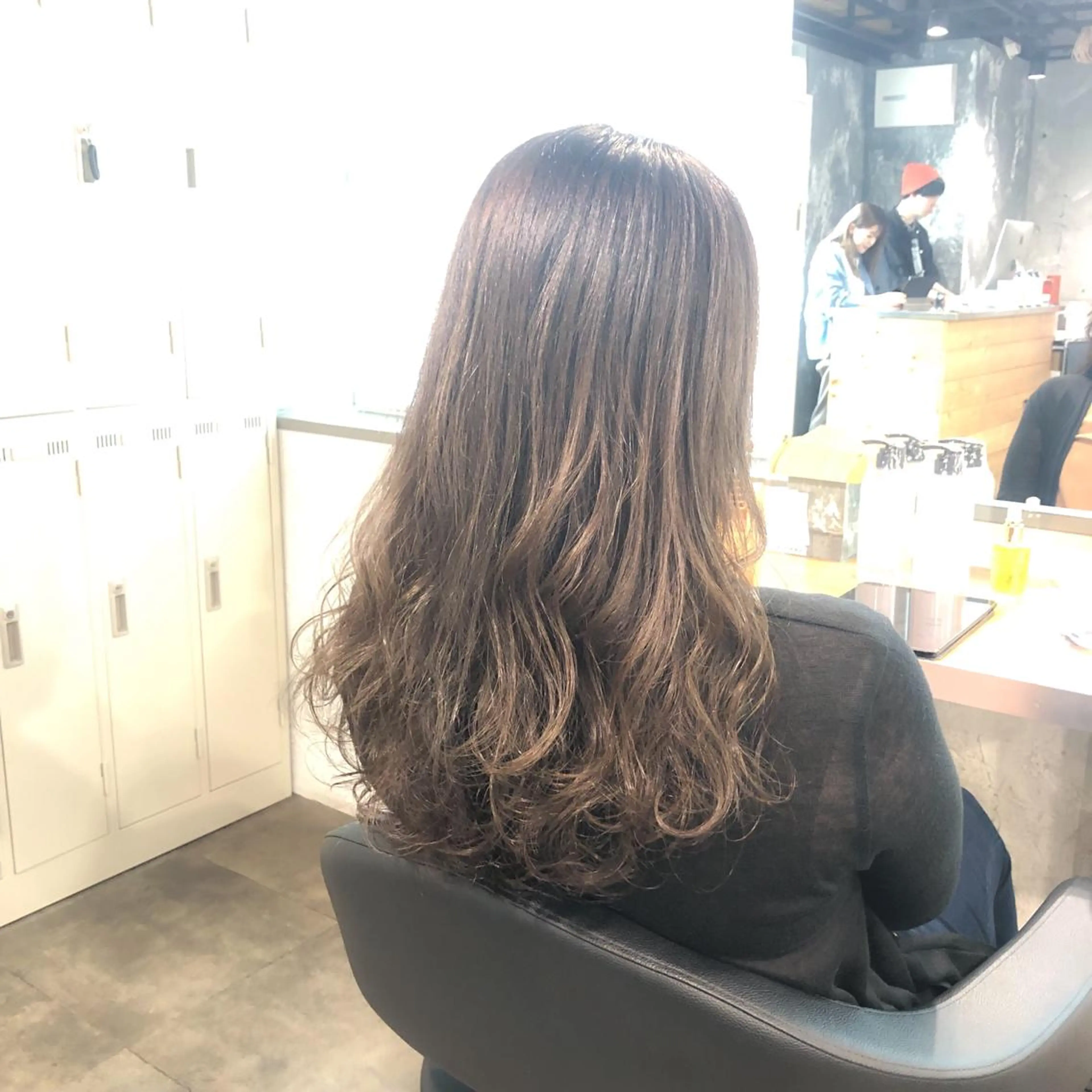 ロング カラー ベージュカラー ブリーチ ダブルカラー ミルクティーベージュ ブリーチなしカラー 🔷似合わせのプロ KUMA🔷のヘアスタイル