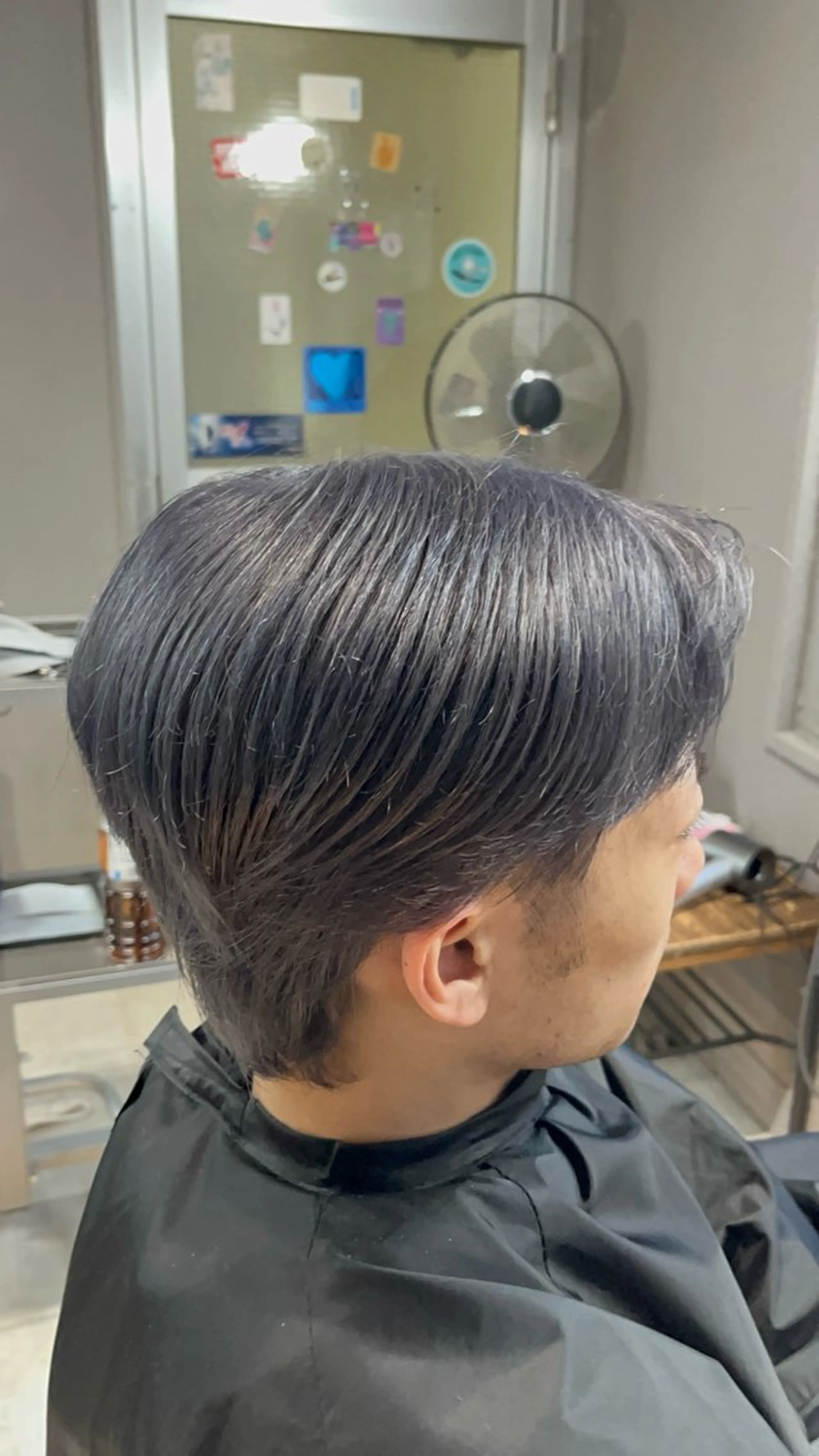 カラー メンズ アッシュ 透明感カラー シルバー シルバーアッシュ ヘアカラー トリートメント CoCooN TAKUMAのヘアスタイル