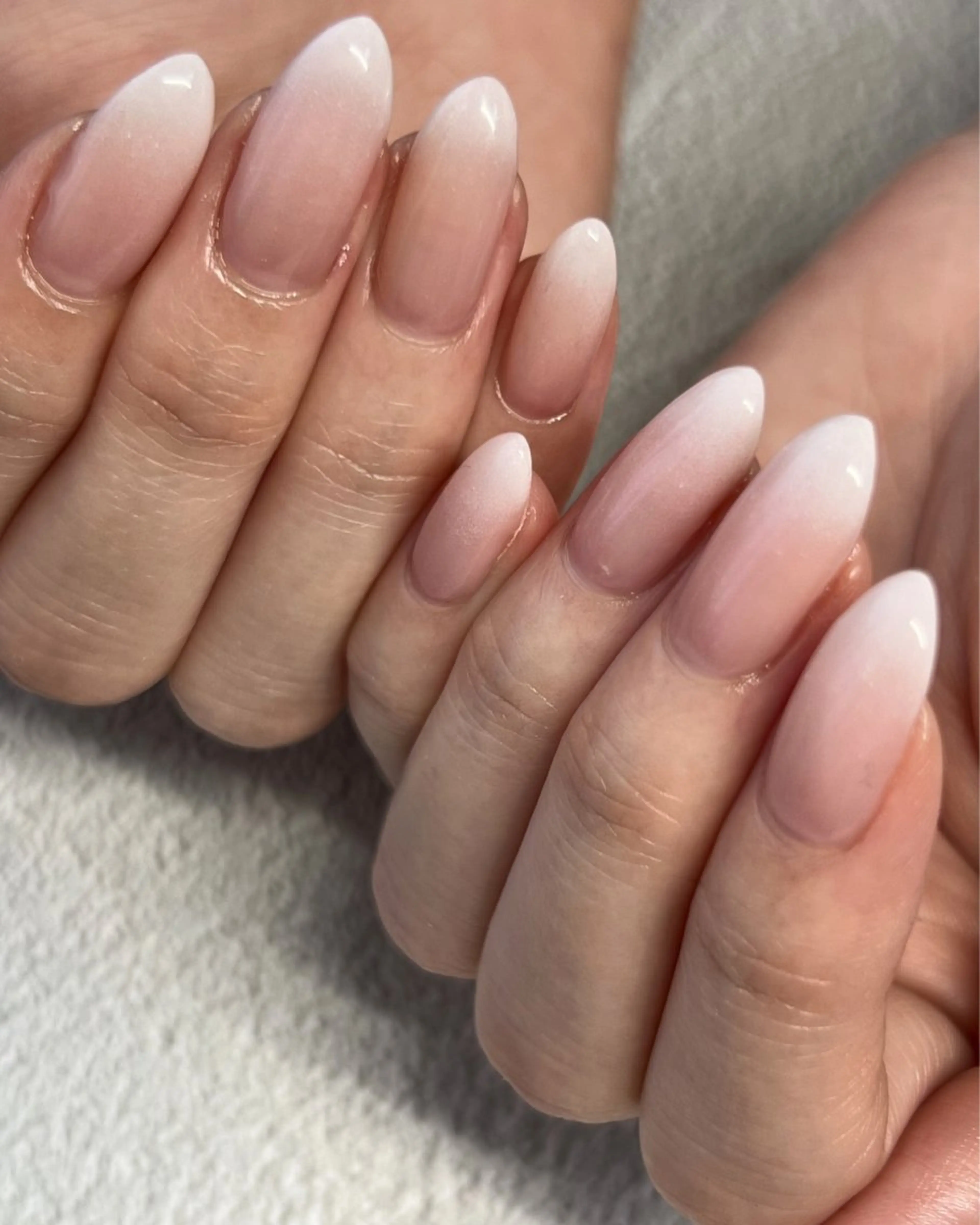 ネイル グラデーション オフィスネイル nail salon Natural Cure所属・YAMAGUCHI MIHIのネイルデザイン