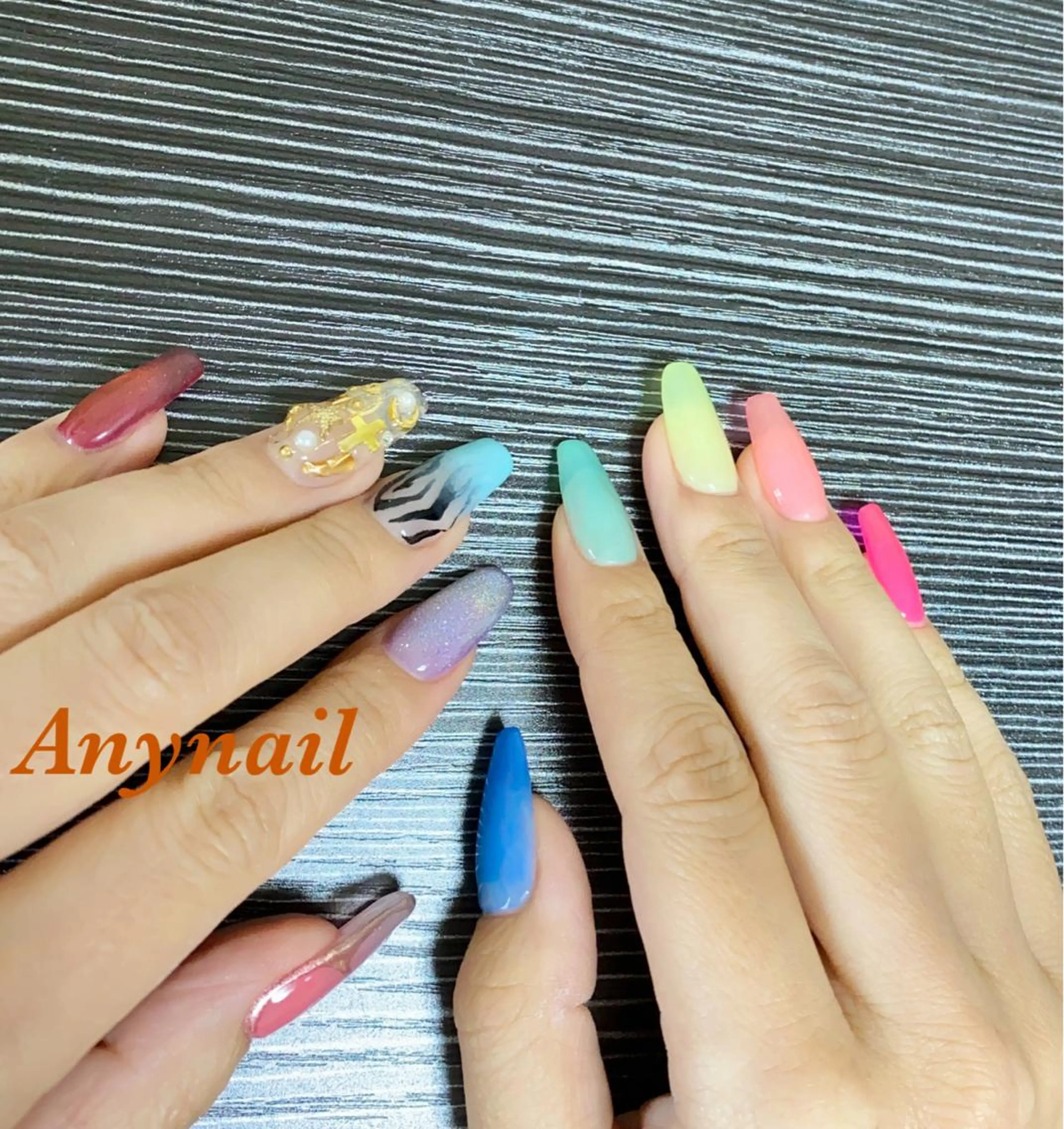 ネイル アニマル柄 ブルー ゴールド マグネットネイル スカルプネイル ハンドネイル 岩澤 恵子のネイルデザイン