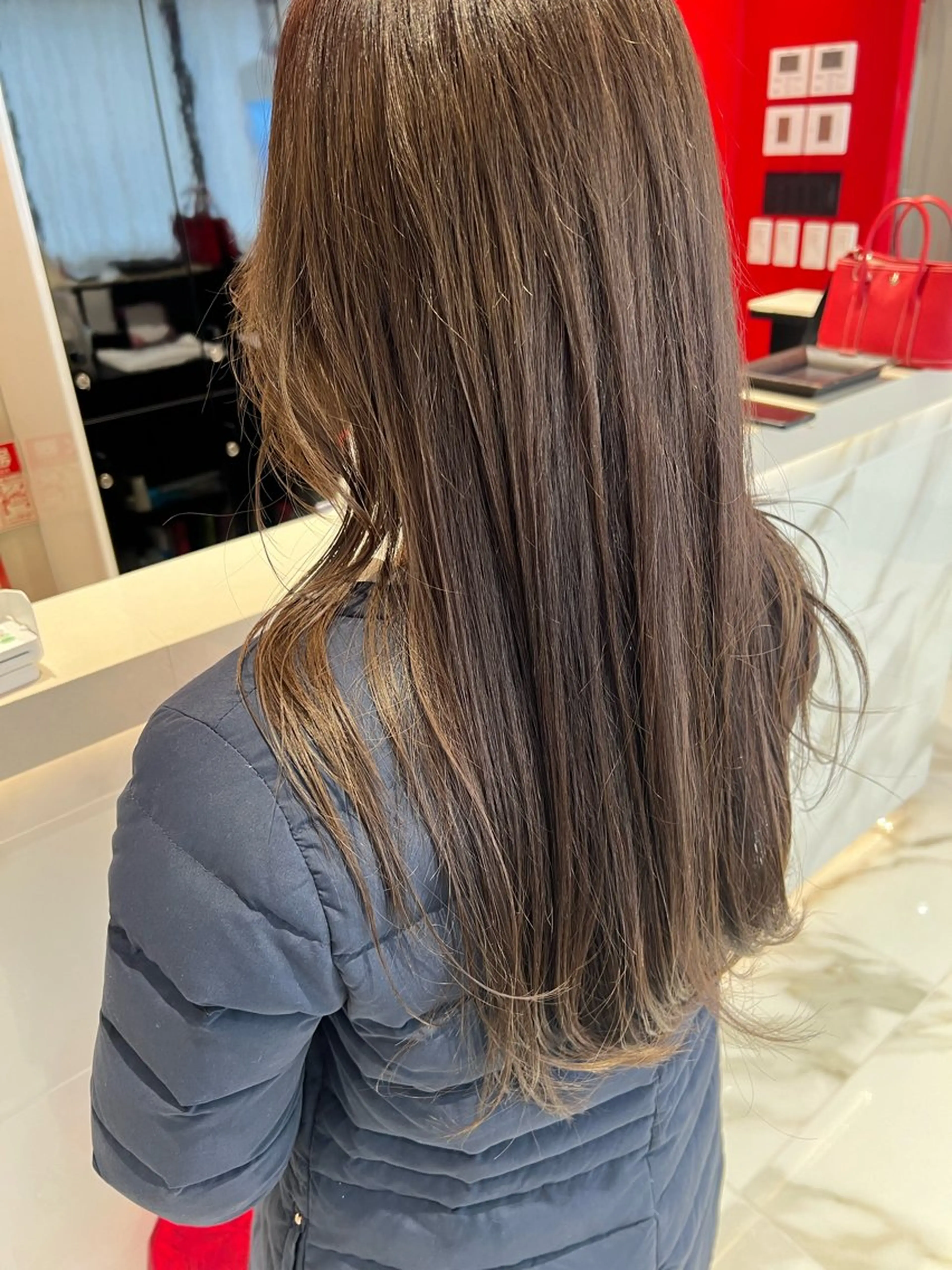 カラー TOIRO所属・山本 麗のヘアスタイル