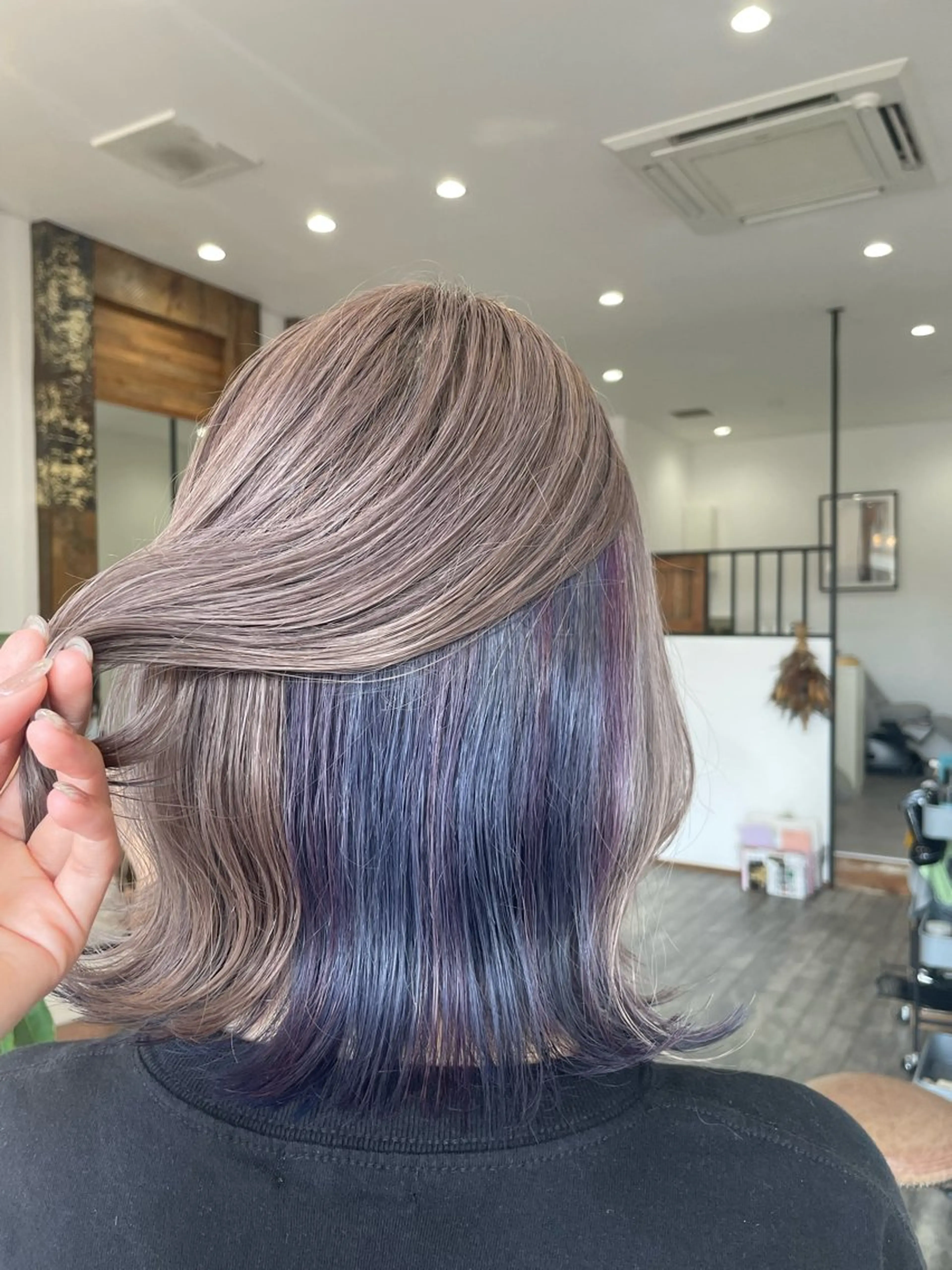 ミディアム カラー ブルーカラー グレージュ インナーカラー ende. ハルタのヘアスタイル