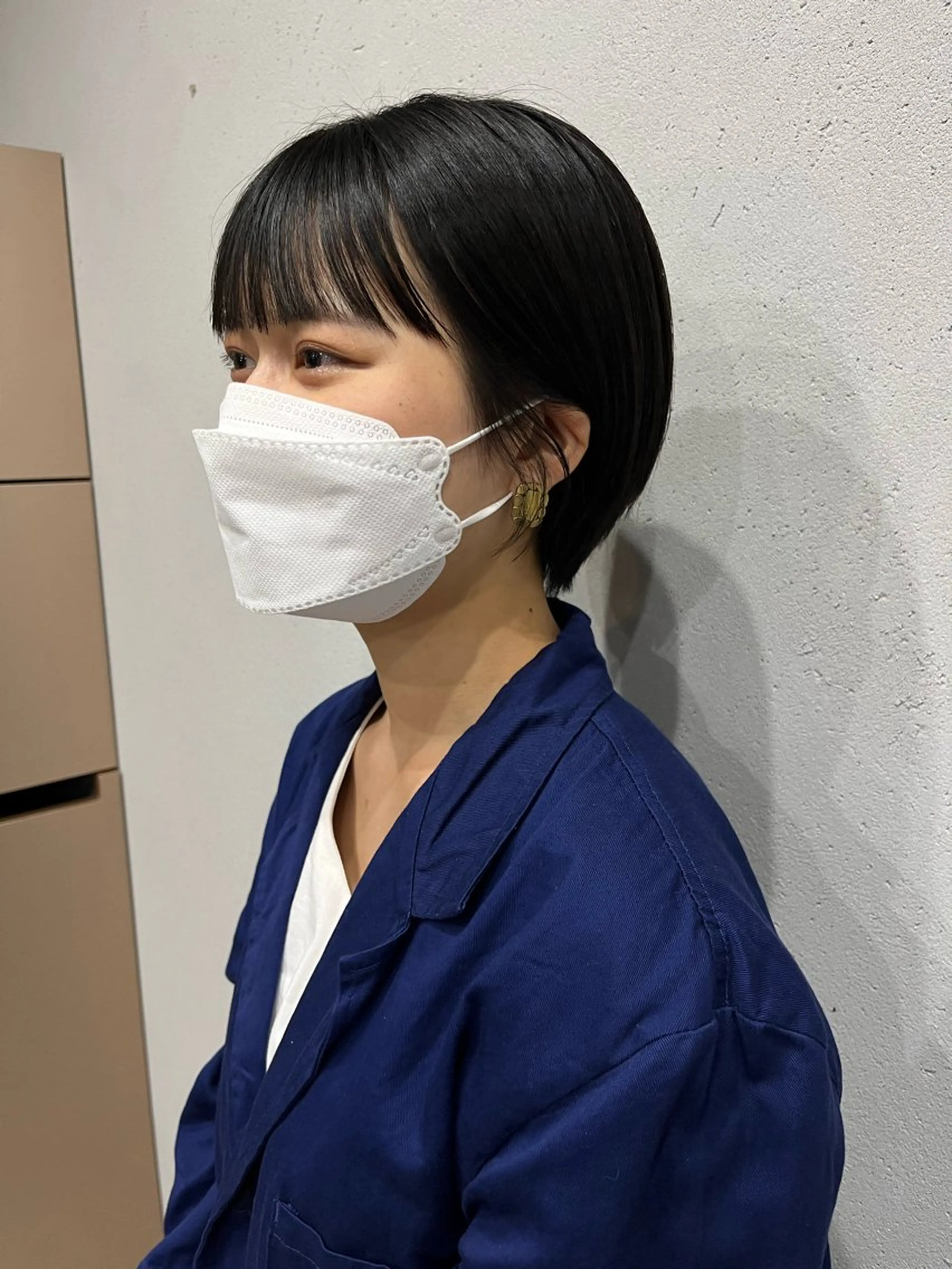 ショート 曲がる縮毛矯正 センターパートのヘアスタイル