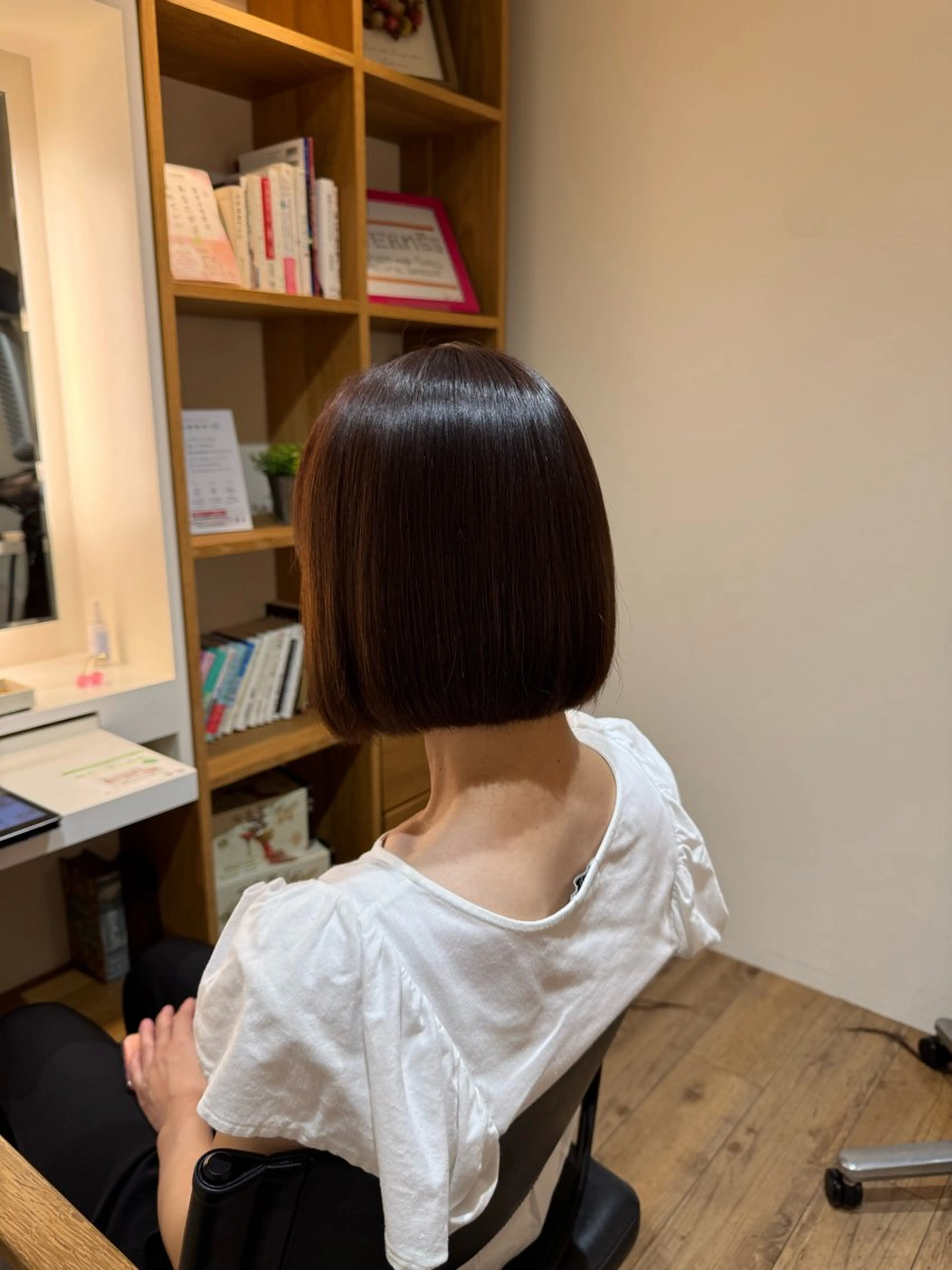 セミロング カット 縮毛矯正 トリートメント afloatkobe所属・美髪/髪質改善 川口凌弥のヘアスタイル