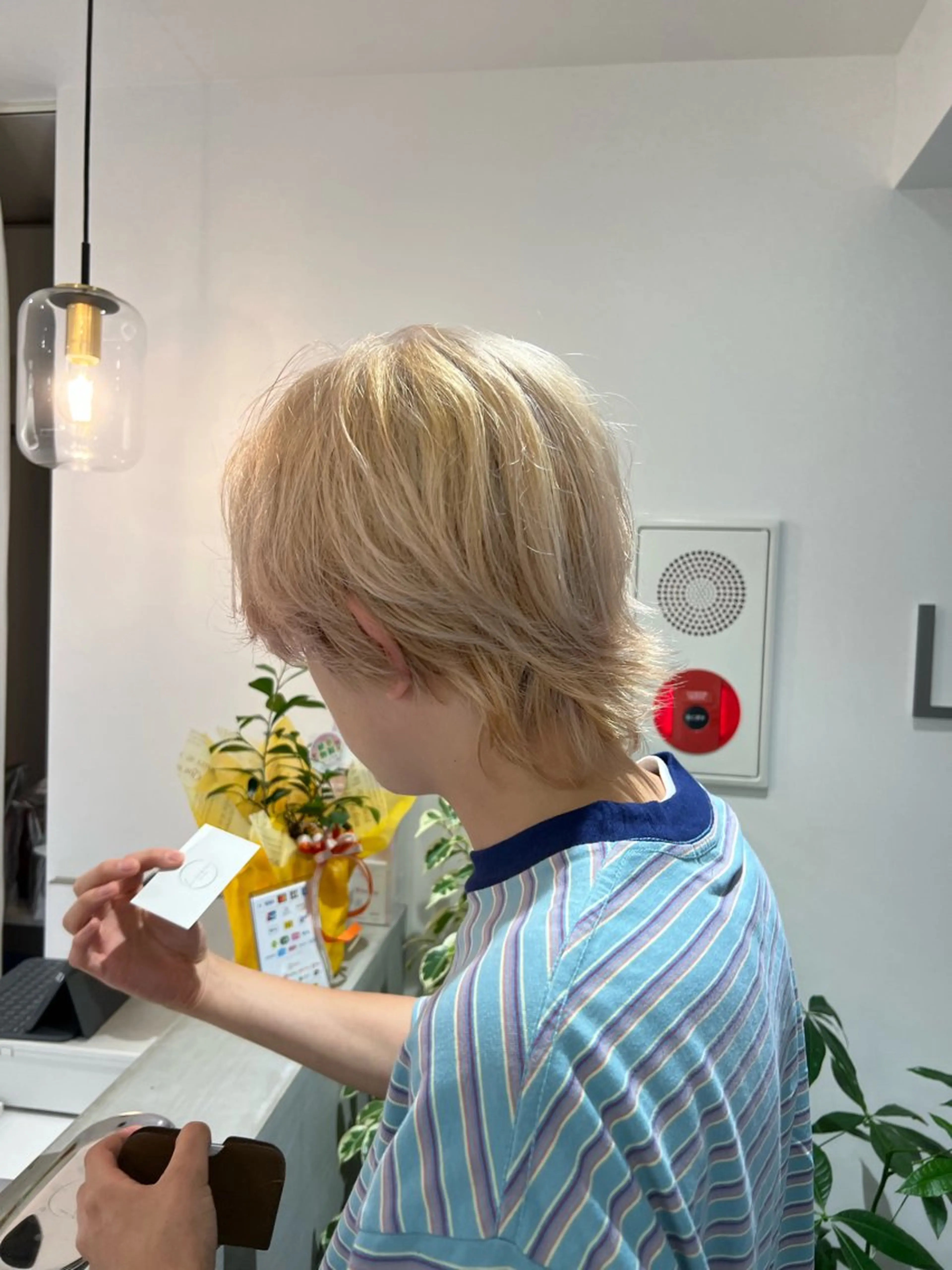 カラー メンズ ベージュカラー ミルクティーベージュ miyu✂︎Lien 上品なブリーチカラーのヘアスタイル