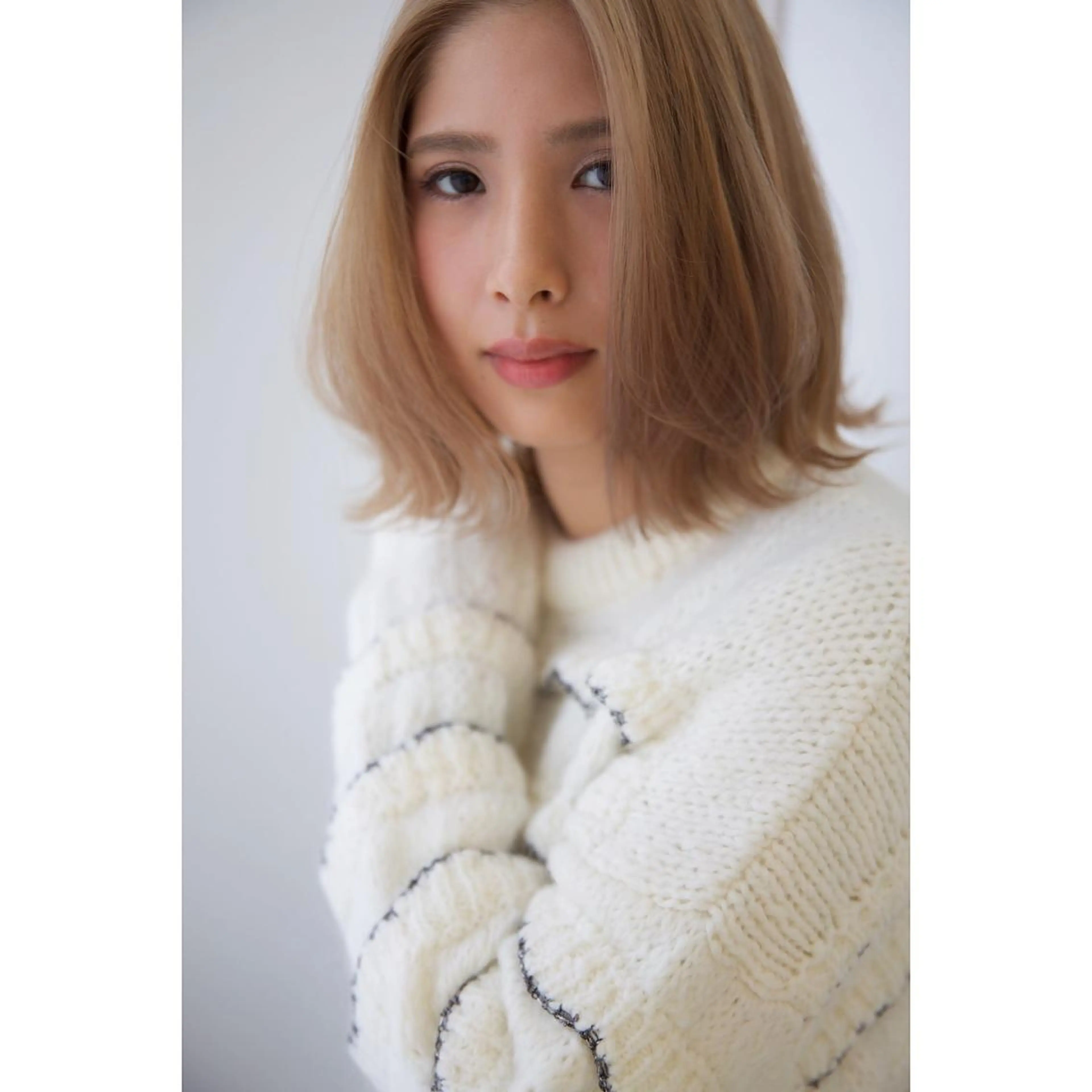 ミディアム カラー fio マナミのヘアスタイル