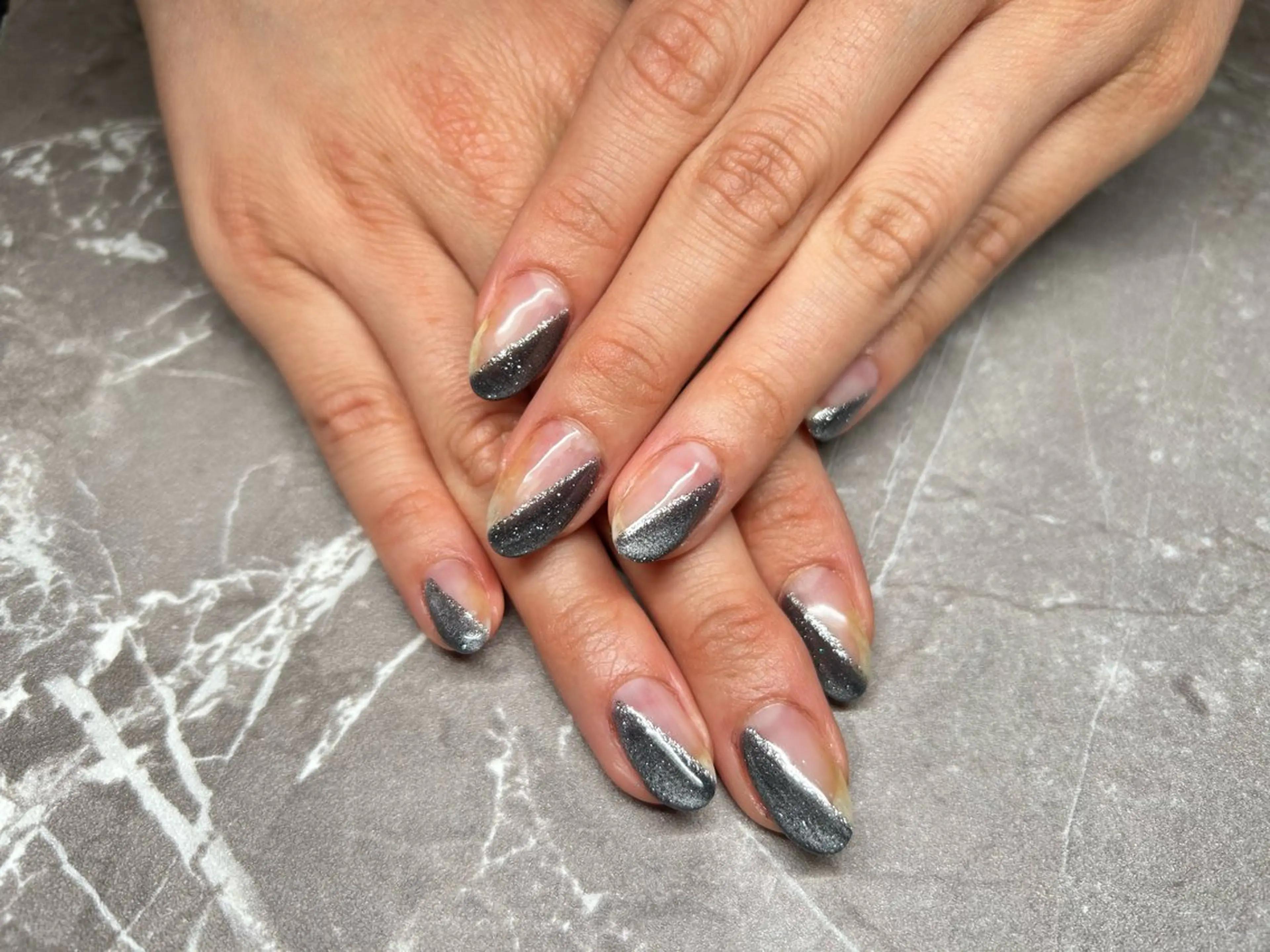 ネイル フレンチネイル 斜めフレンチ ハンドネイル Lisa’s Salonのネイルデザイン