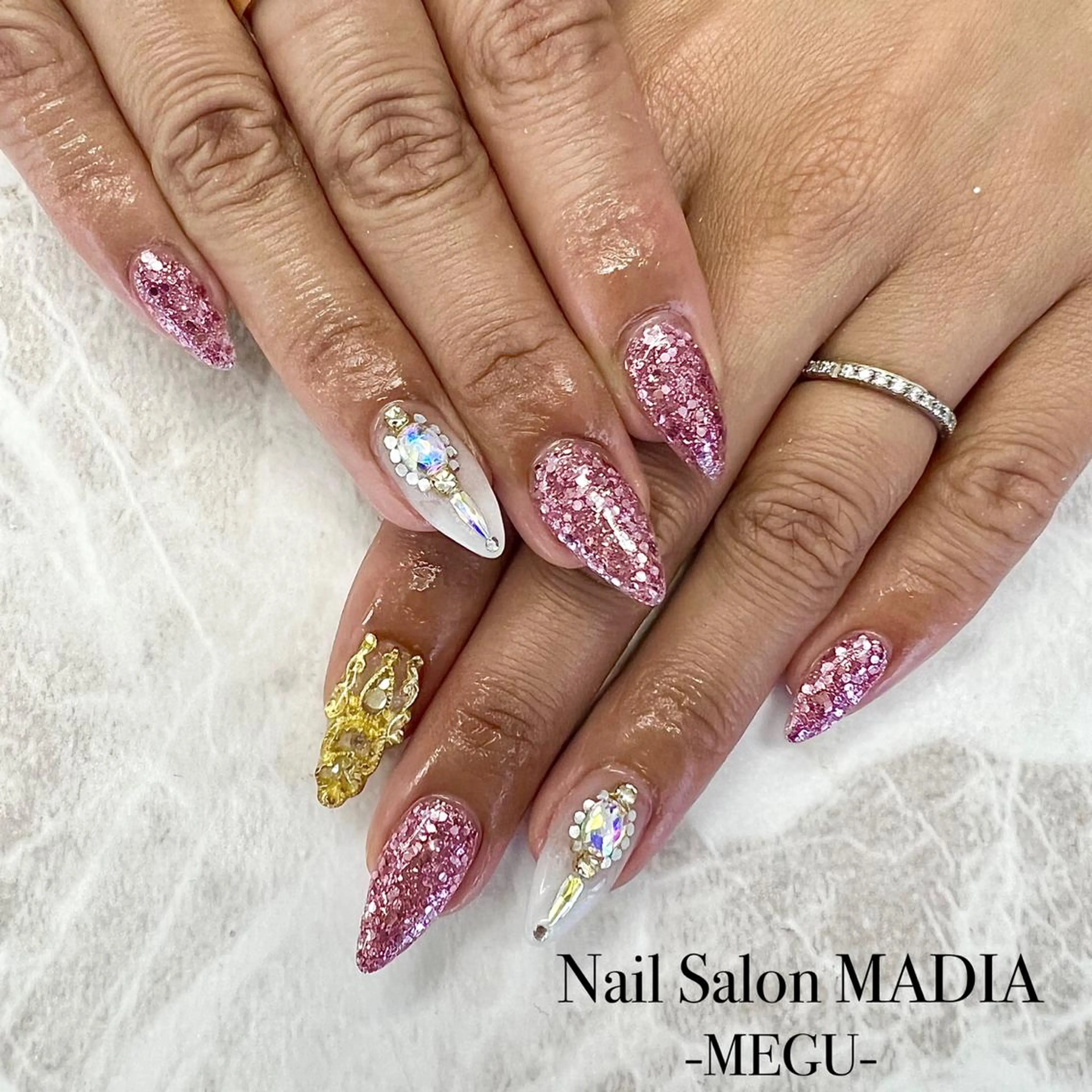 ネイル MADIA藤沢所属・MADIA MEGUのネイルデザイン