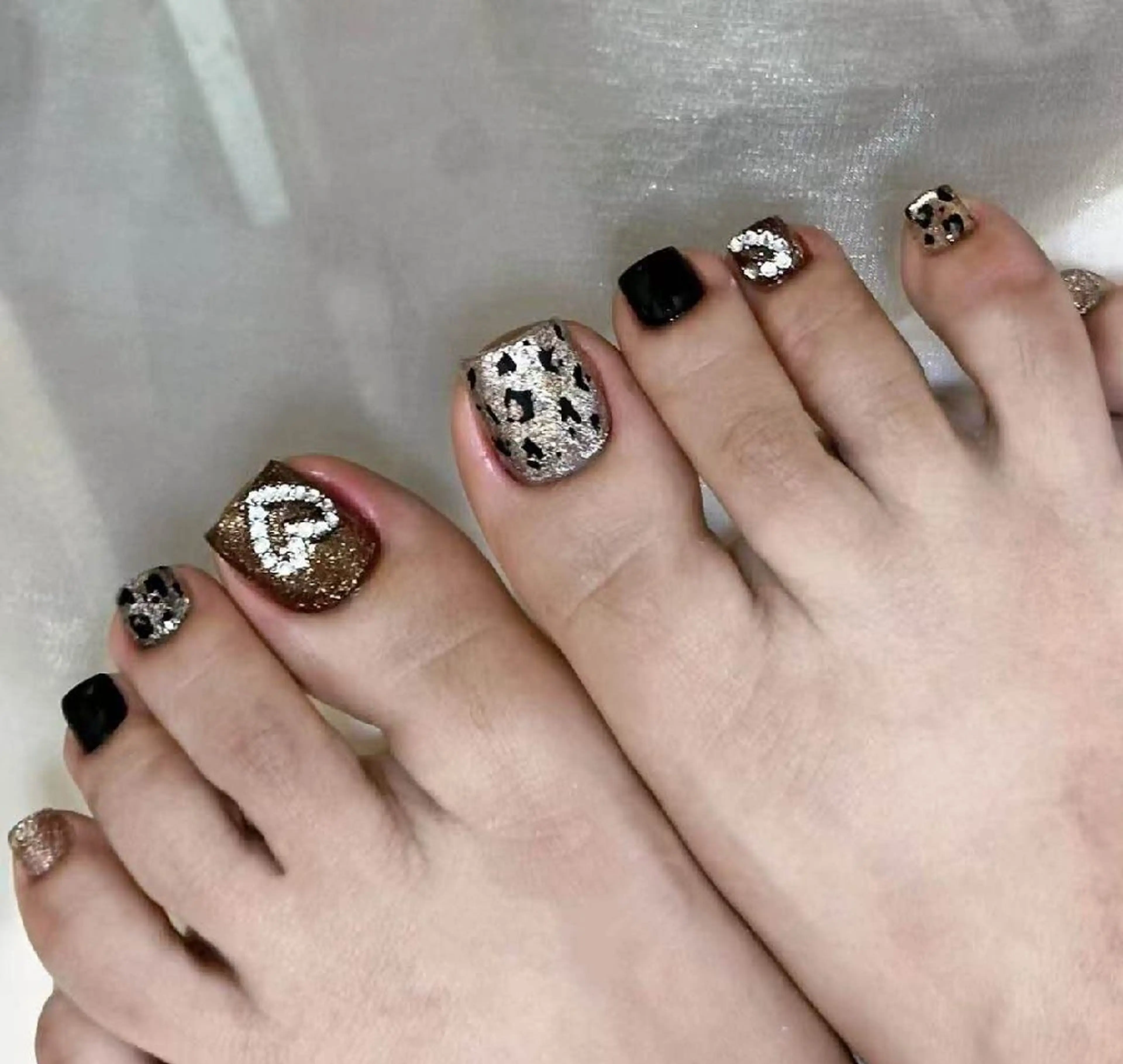 ネイル オーロラネイル フラワーネイル フットネイル フレンチネイル ジェルネイル フットネイル Oomiya 服部のネイルデザイン