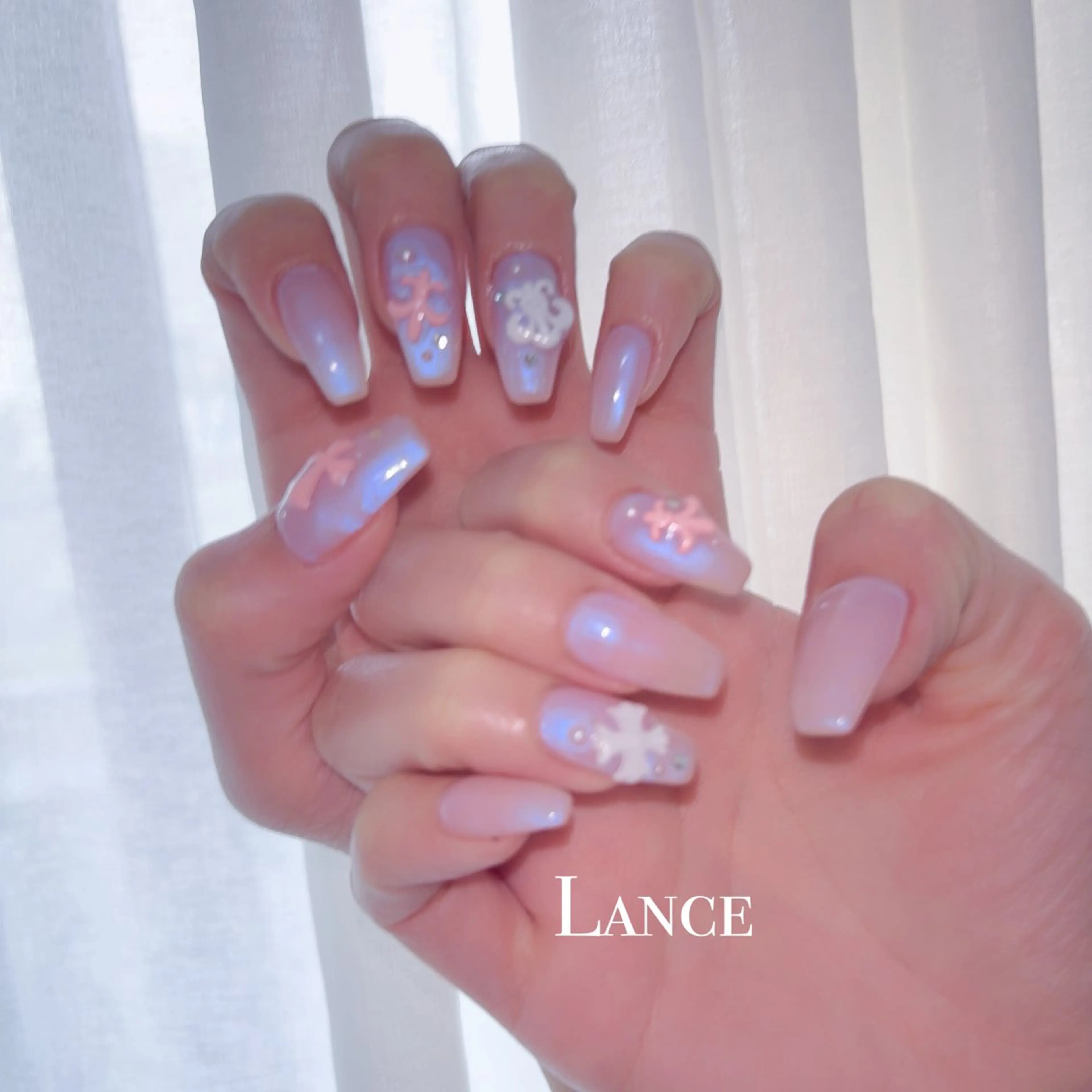ネイル オーロラネイル キラキラネイル 韓国ネイル 春ネイル ワンホンネイル ハンドネイル Lance nailのネイルデザイン