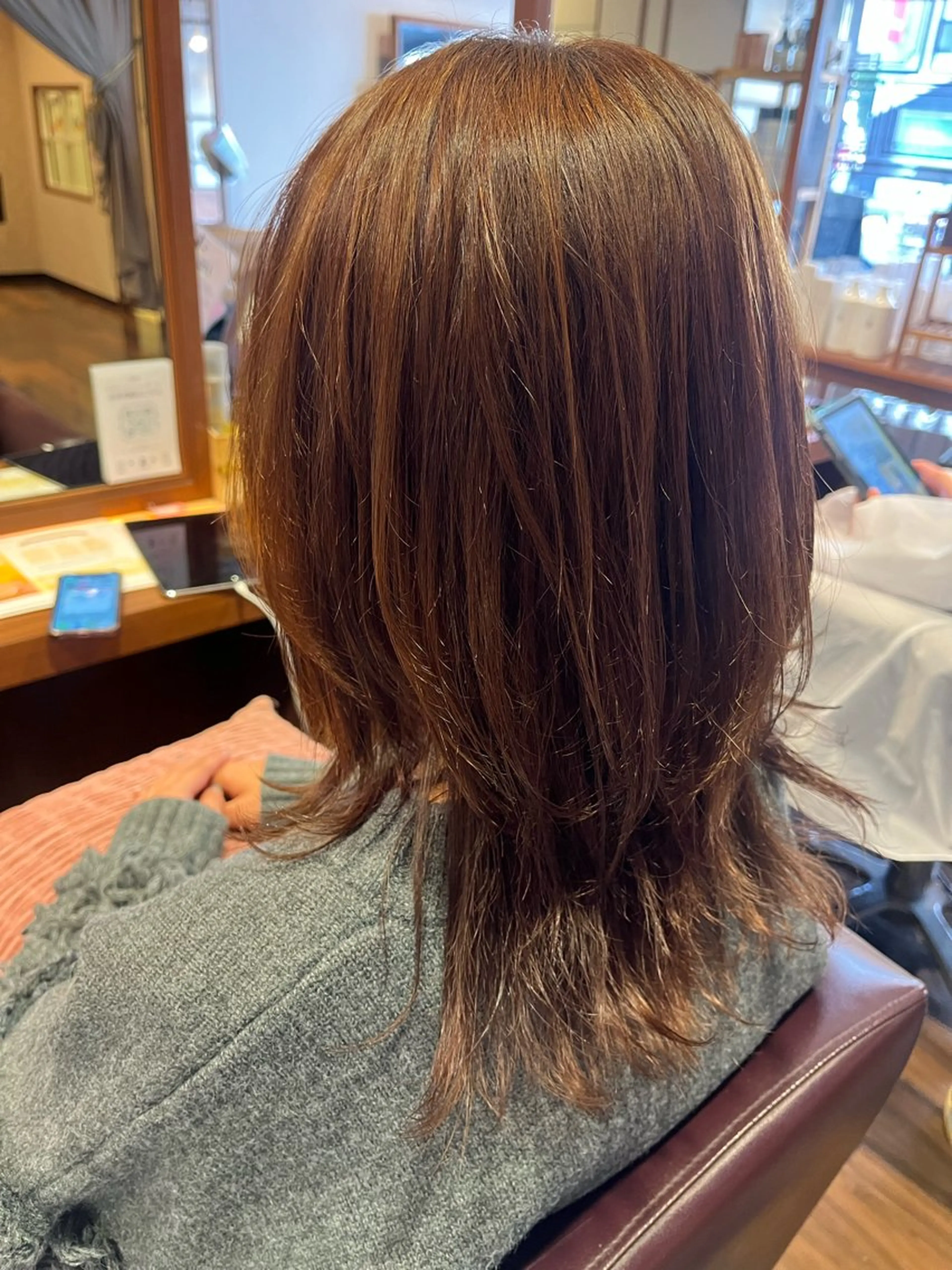 ミディアム カラー カット ヘアカラー トリートメント よしだ しおりのヘアスタイル