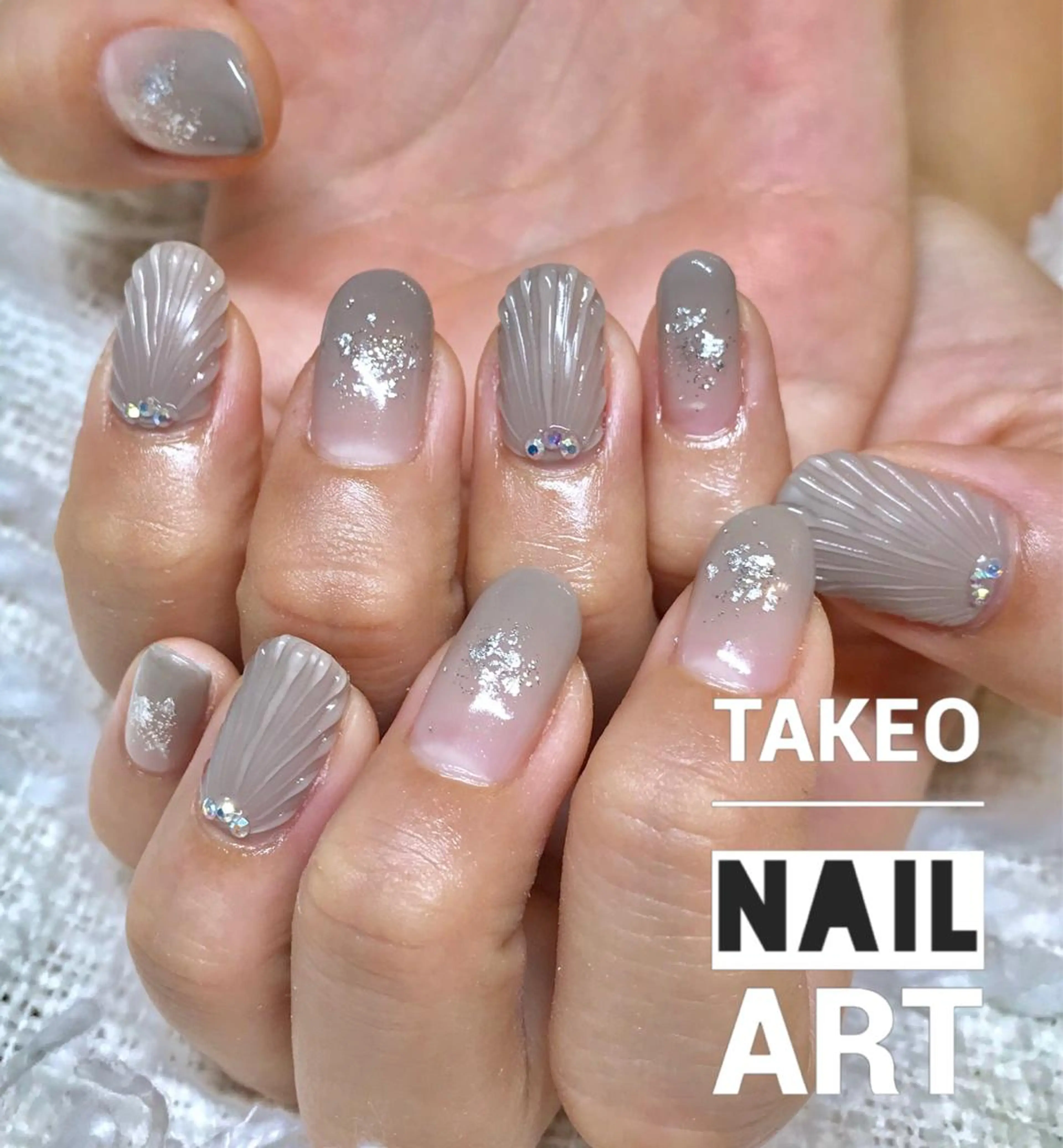 ミディアム ネイル ハンドネイル ハンドケア nail&eye Aoのマツエク・マツパデザイン