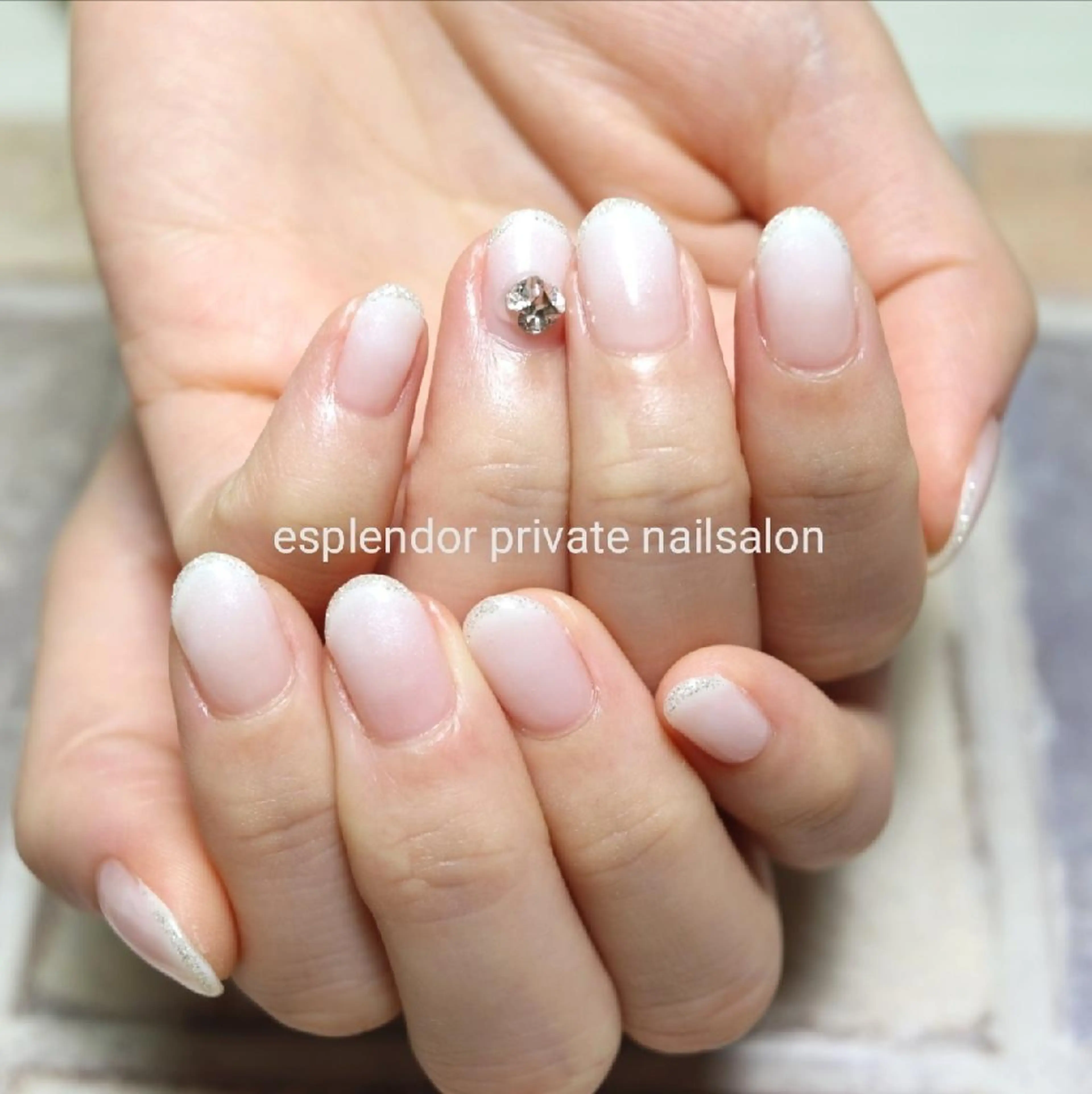 ネイル フレンチネイル グラデーション ラメ(グリッター) シルバー ブライダルネイル esplendor  エスプレンドル所属・esplendor  エスプレンドルのネイルデザイン