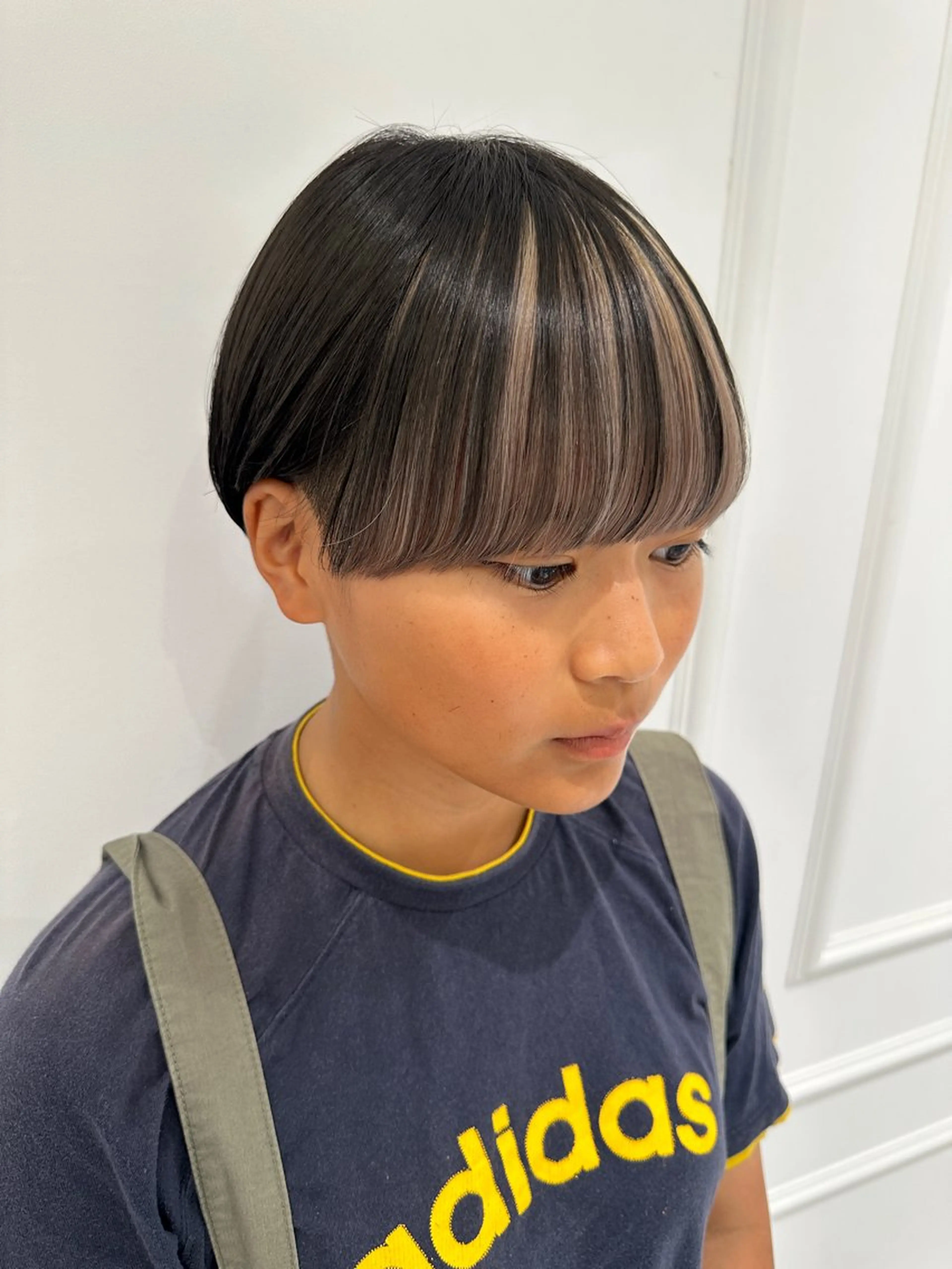 ショート カラー ミストバング 村泉 心のヘアスタイル