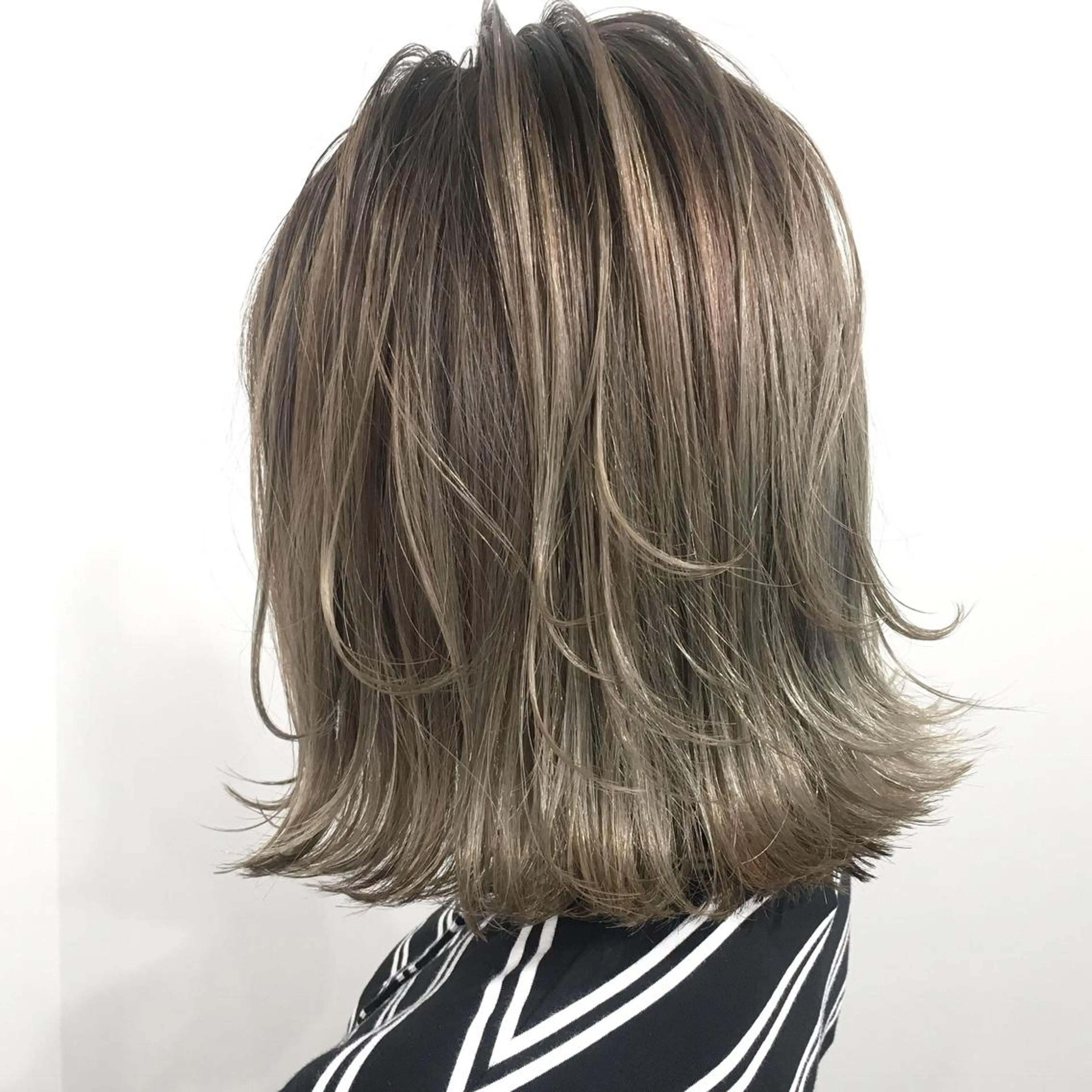 ミディアム タカハシ ユウキのヘアスタイル