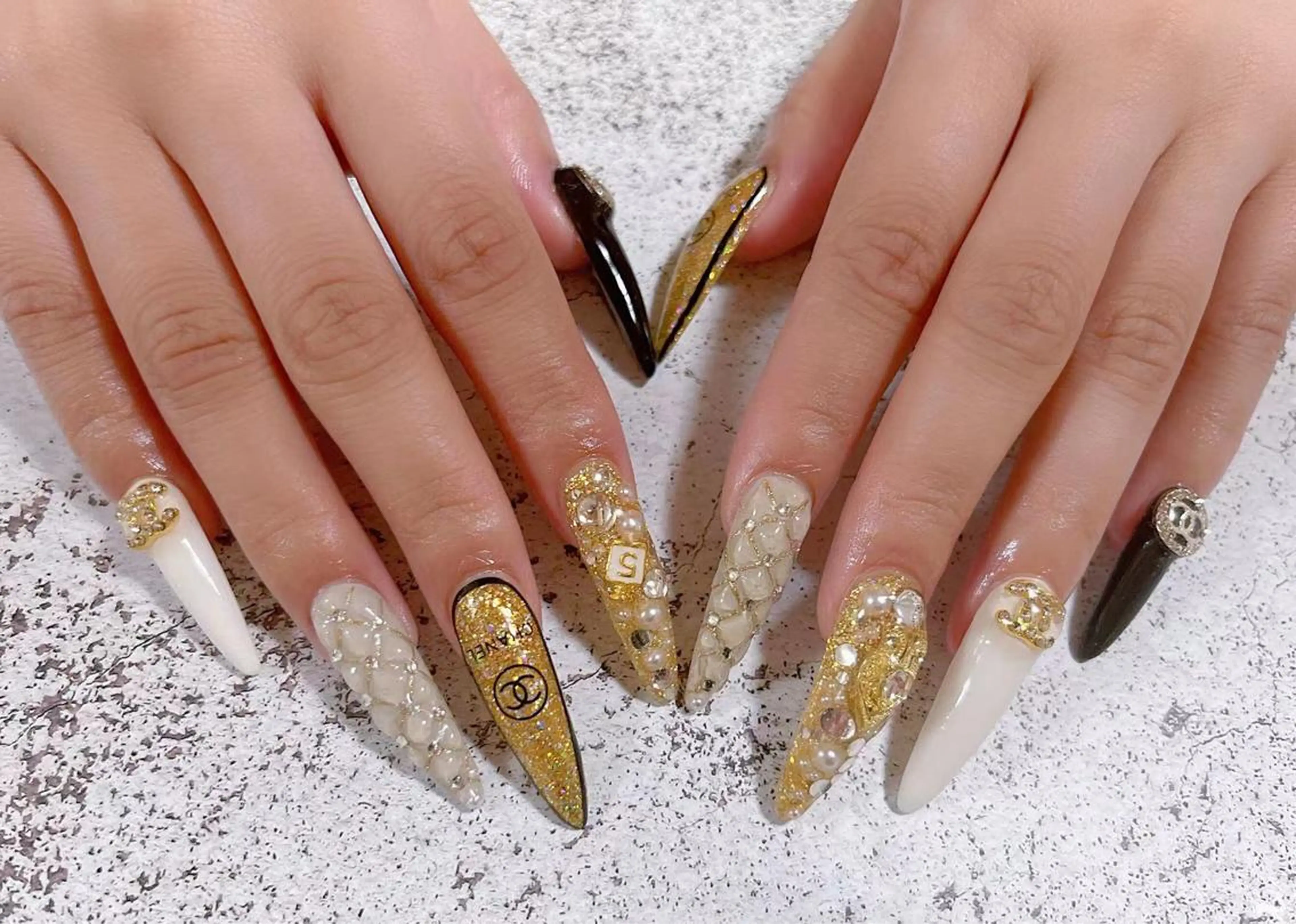 ロング ネイル ハンドネイル CC Nail Salonのネイルデザイン