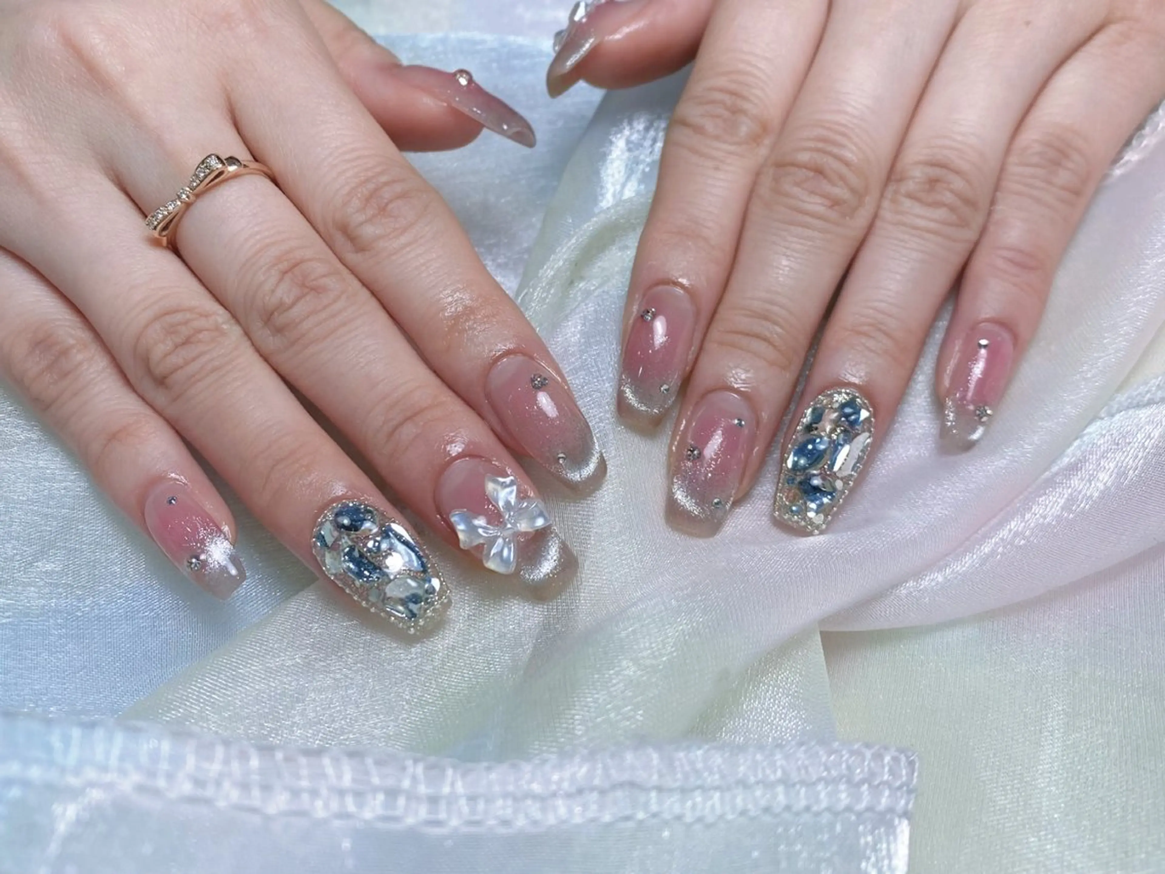 ネイル チークネイル フレンチネイル ジェルネイル ガーリー キラキラネイル ハンドネイル 高橋 雪のネイルデザイン