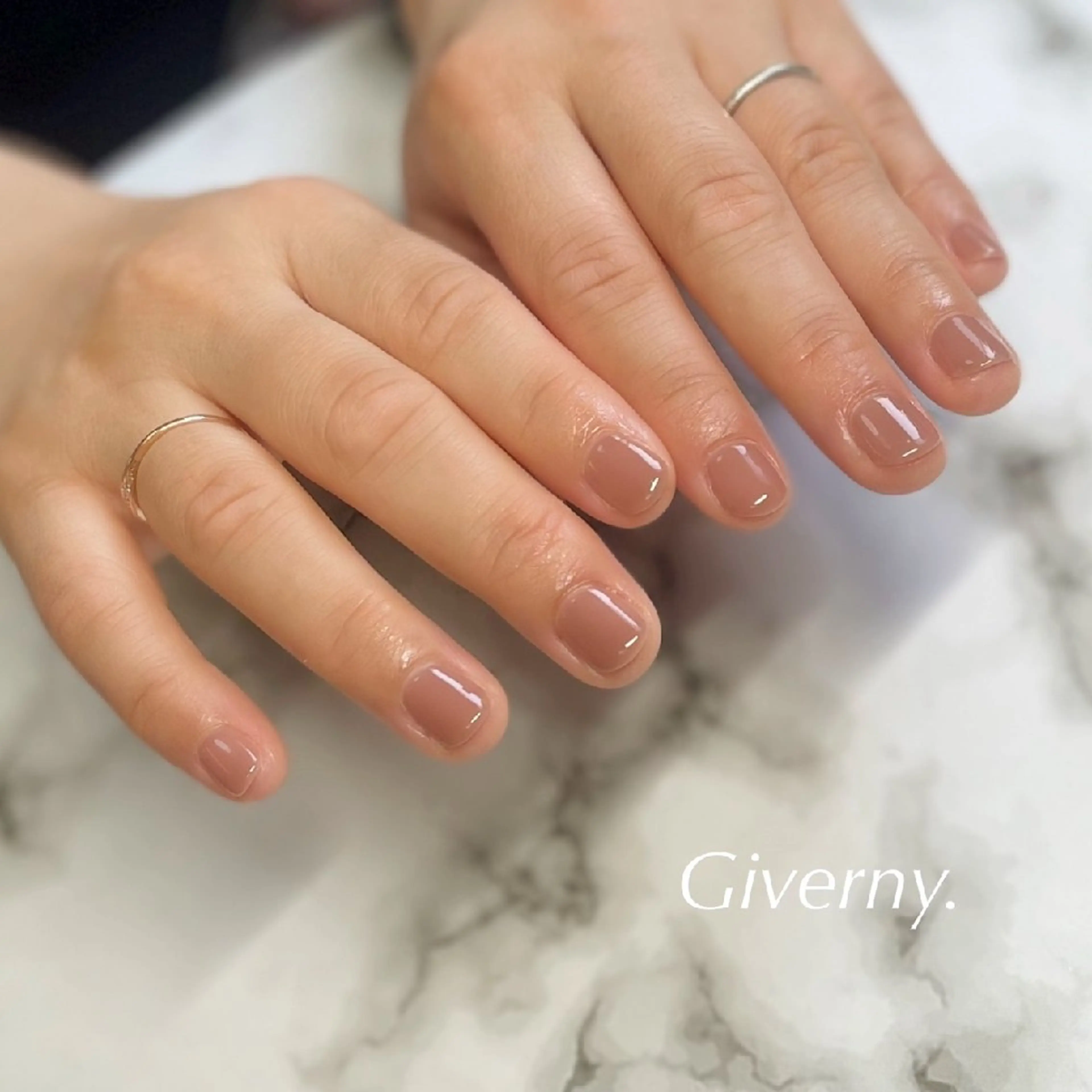 ネイル ブラウン ワンカラーネイル シンプルネイル ハンドネイル Giverny .のネイルデザイン