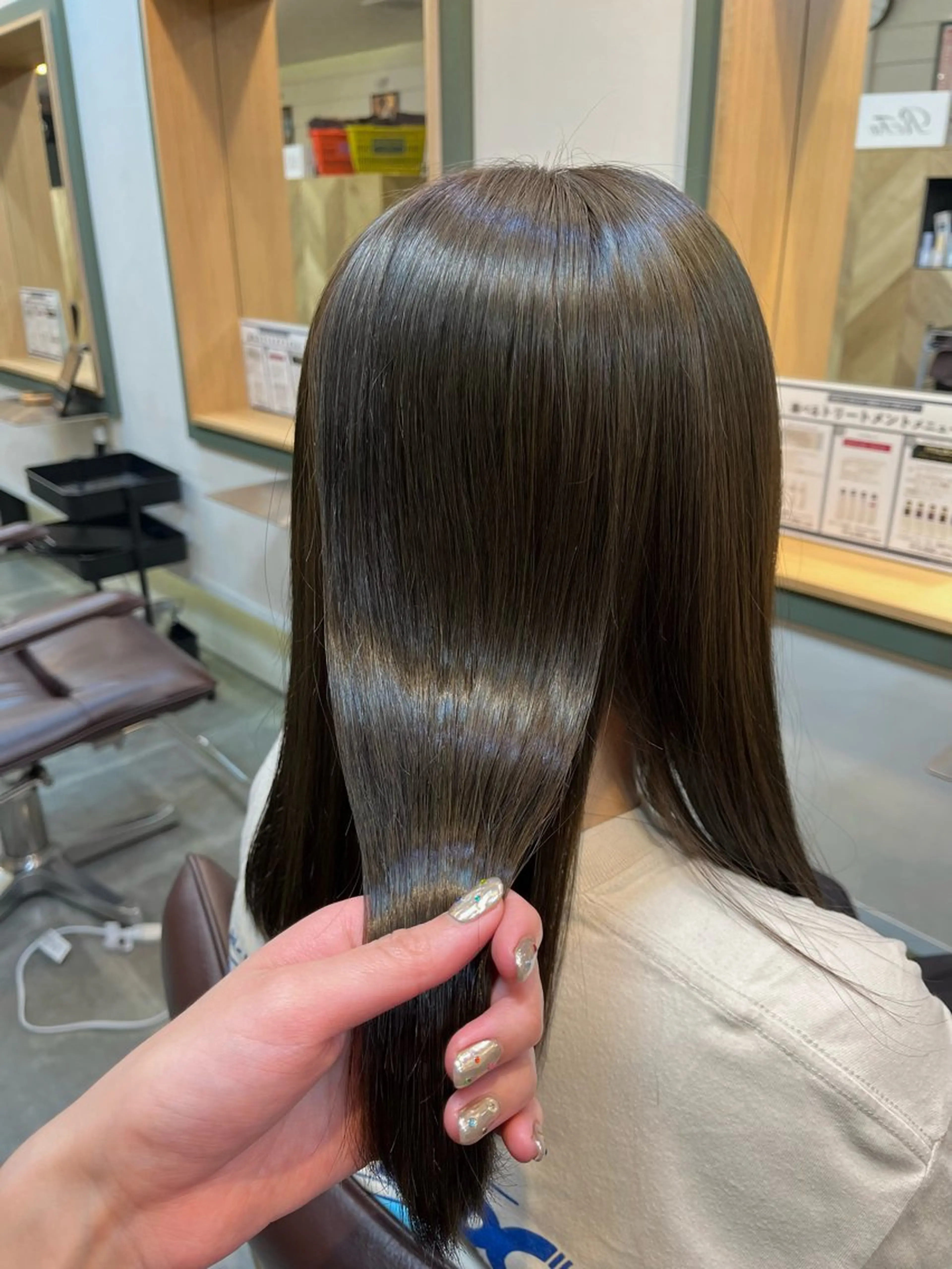 カラー グレージュ オリーブグレージュ オリーブグレー 山田 春菜のヘアスタイル