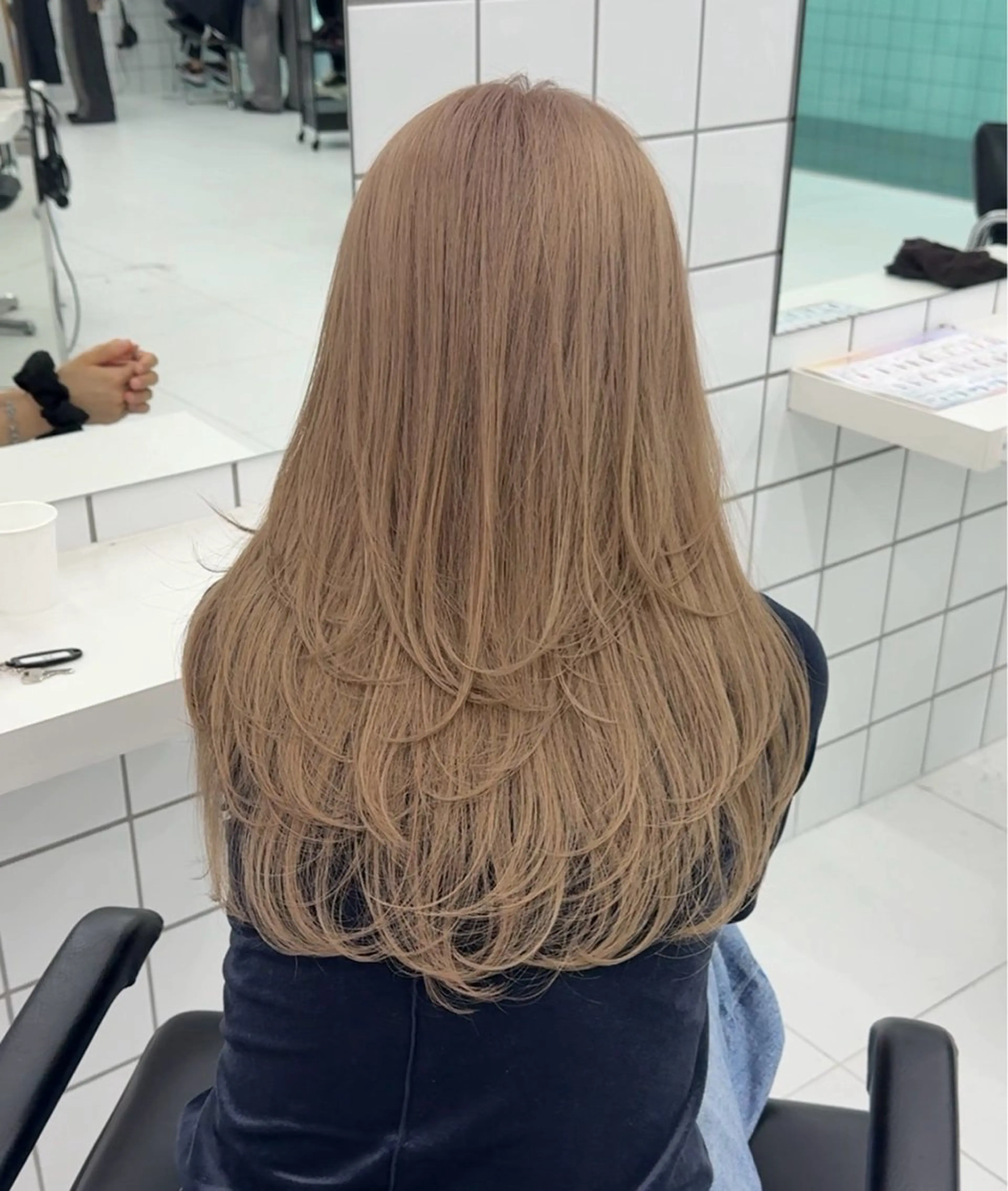 セミロング カラー 𝑨𝑲𝑶 🍒/ 暖色カラーのヘアスタイル