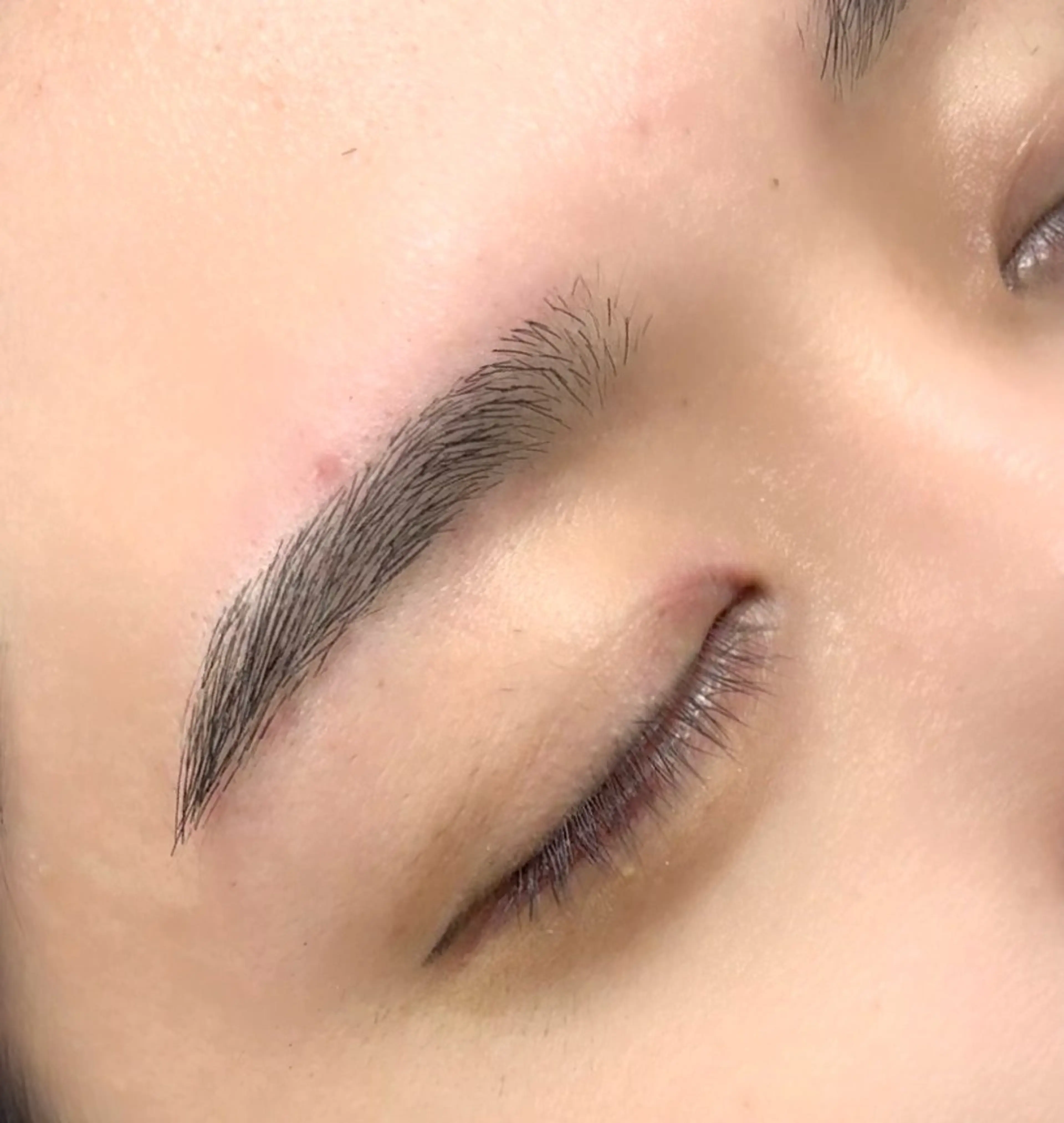 アイブロウ メンズアイブロウ アイブロウサロン Eyepreme渋谷 【眉毛専門店】所属・森山 奈保子の眉毛・アイブロウイメージ