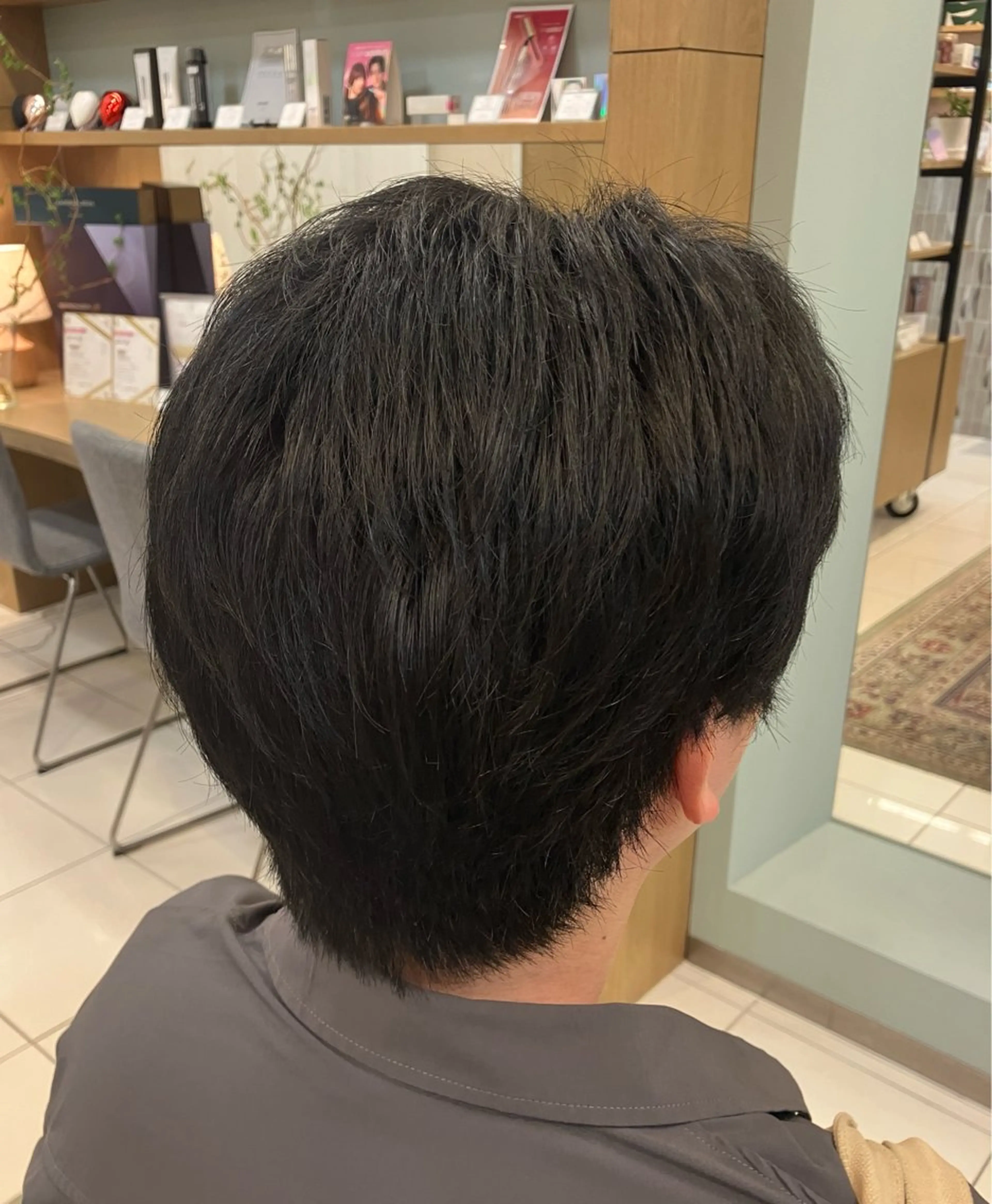 カラー メンズ 新美 木乃美のヘアスタイル