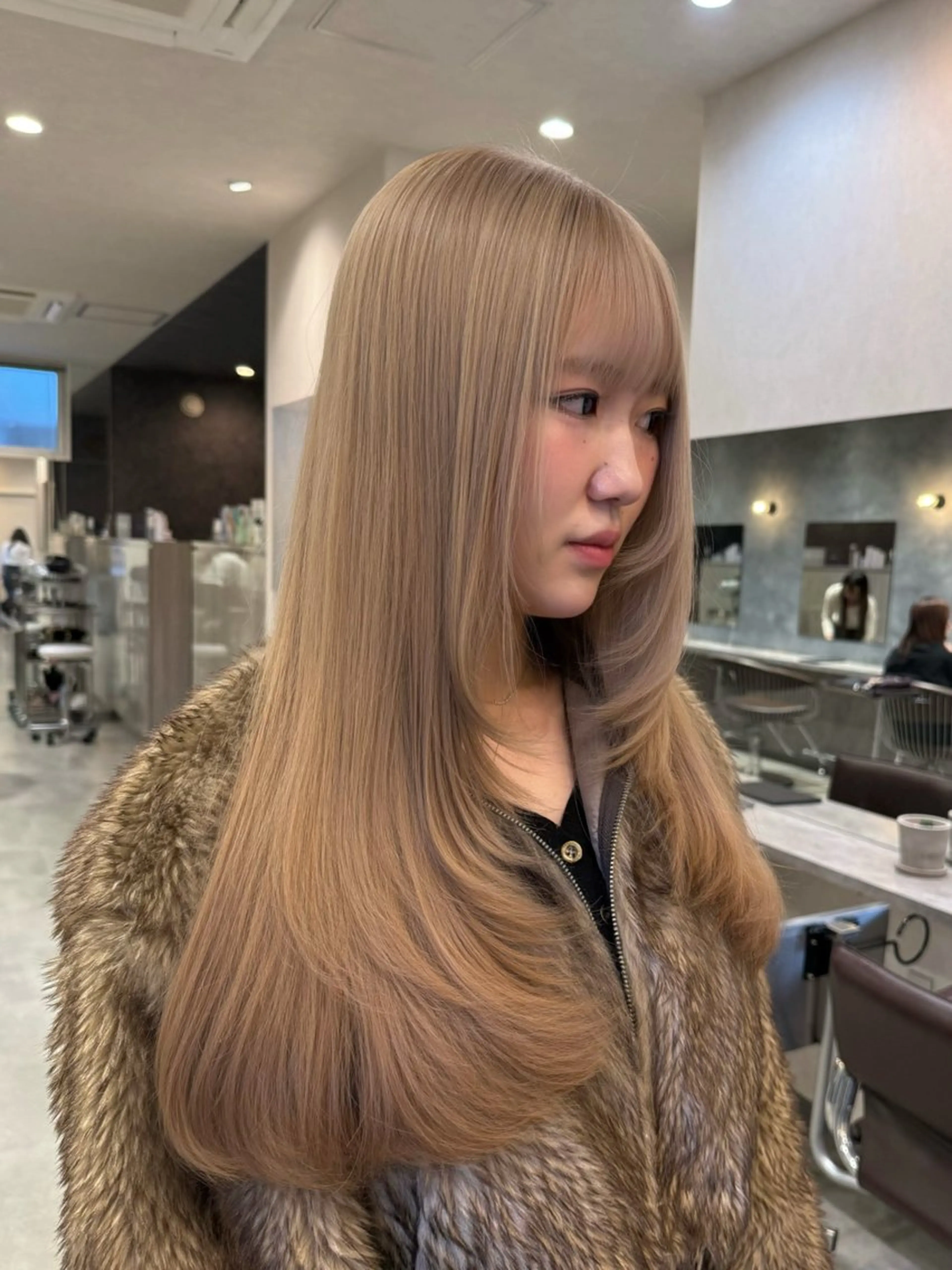 ロング 顔まわりレイヤー レイヤーカット カット 山元 くるみのヘアスタイル