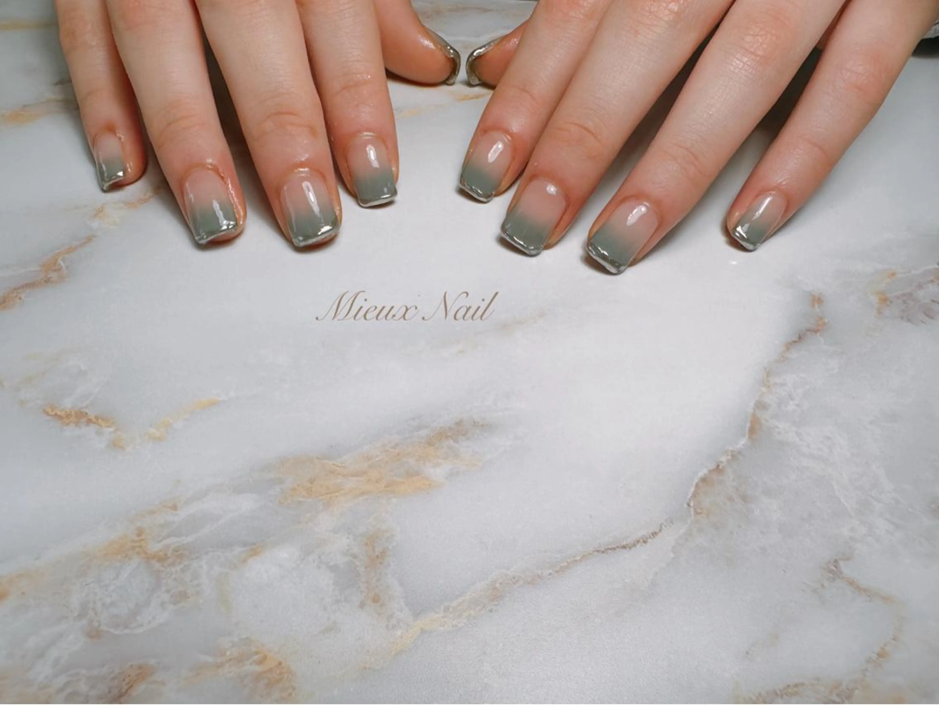 ネイル ブルー グラデーション ミラーネイル オフィスネイル シンプルネイル ハンドネイル 市川 麻衣子のネイルデザイン