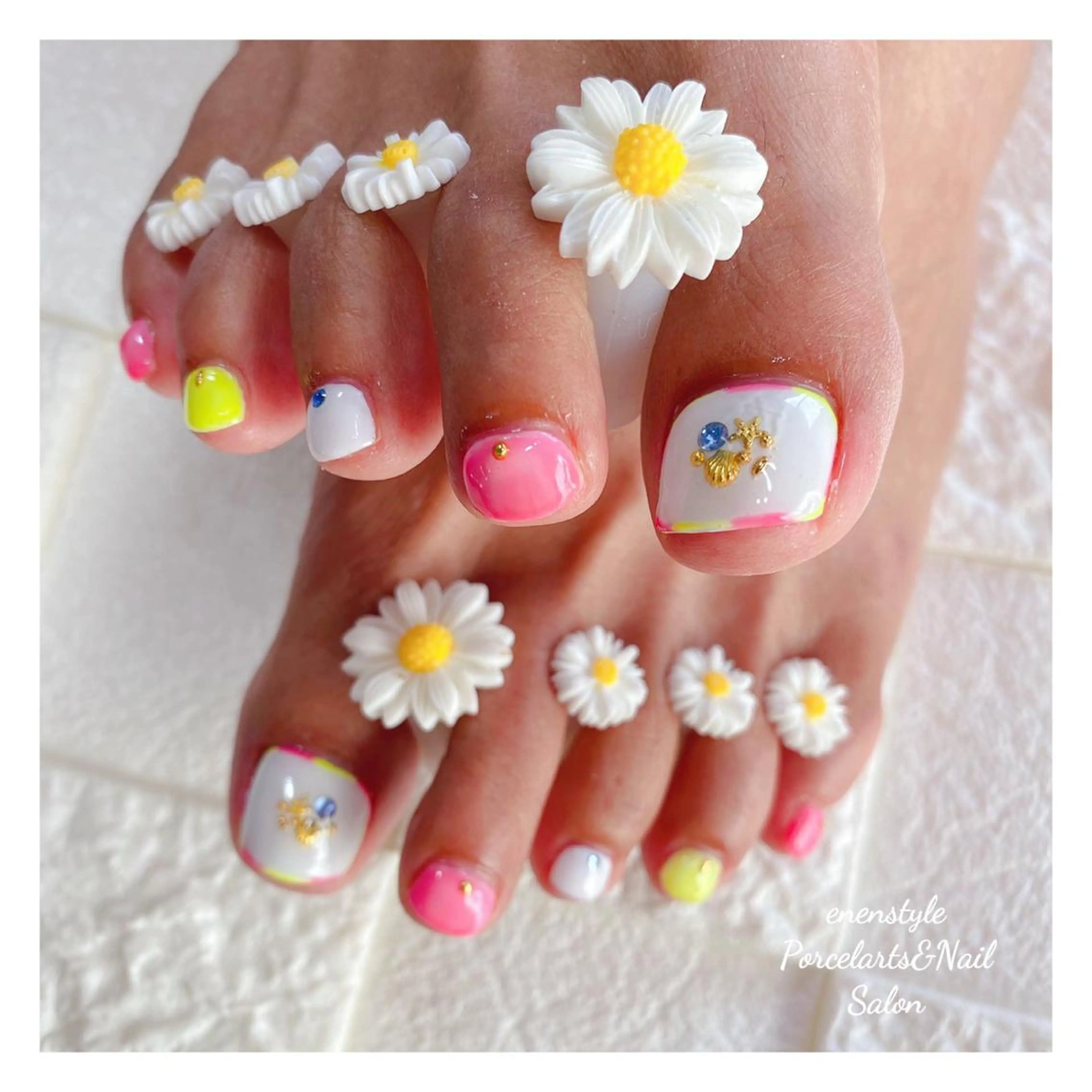 ミディアム ネイル 👑enen style👑のネイルデザイン