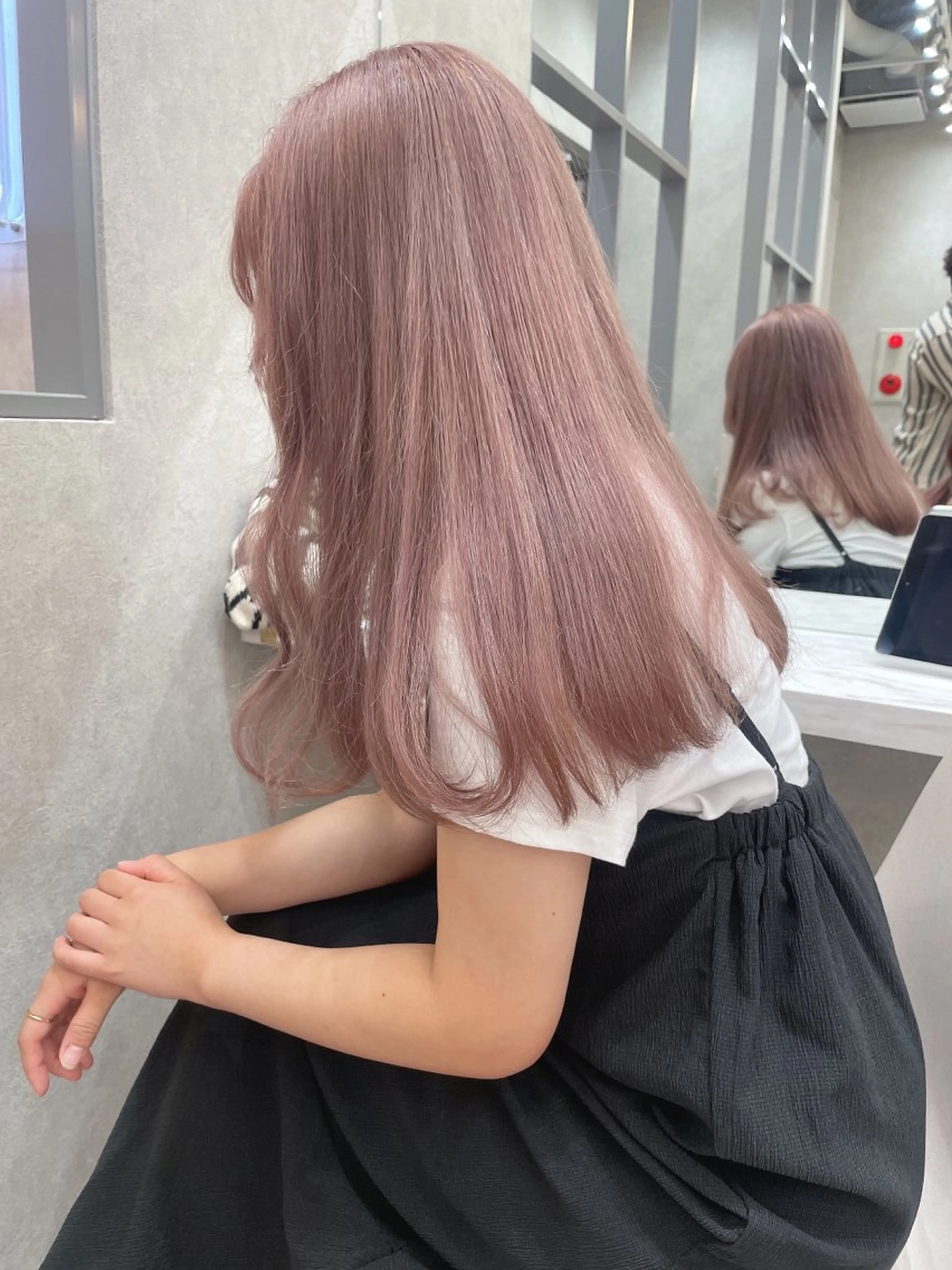 ロング カラー karin ボブハイトーンのヘアスタイル