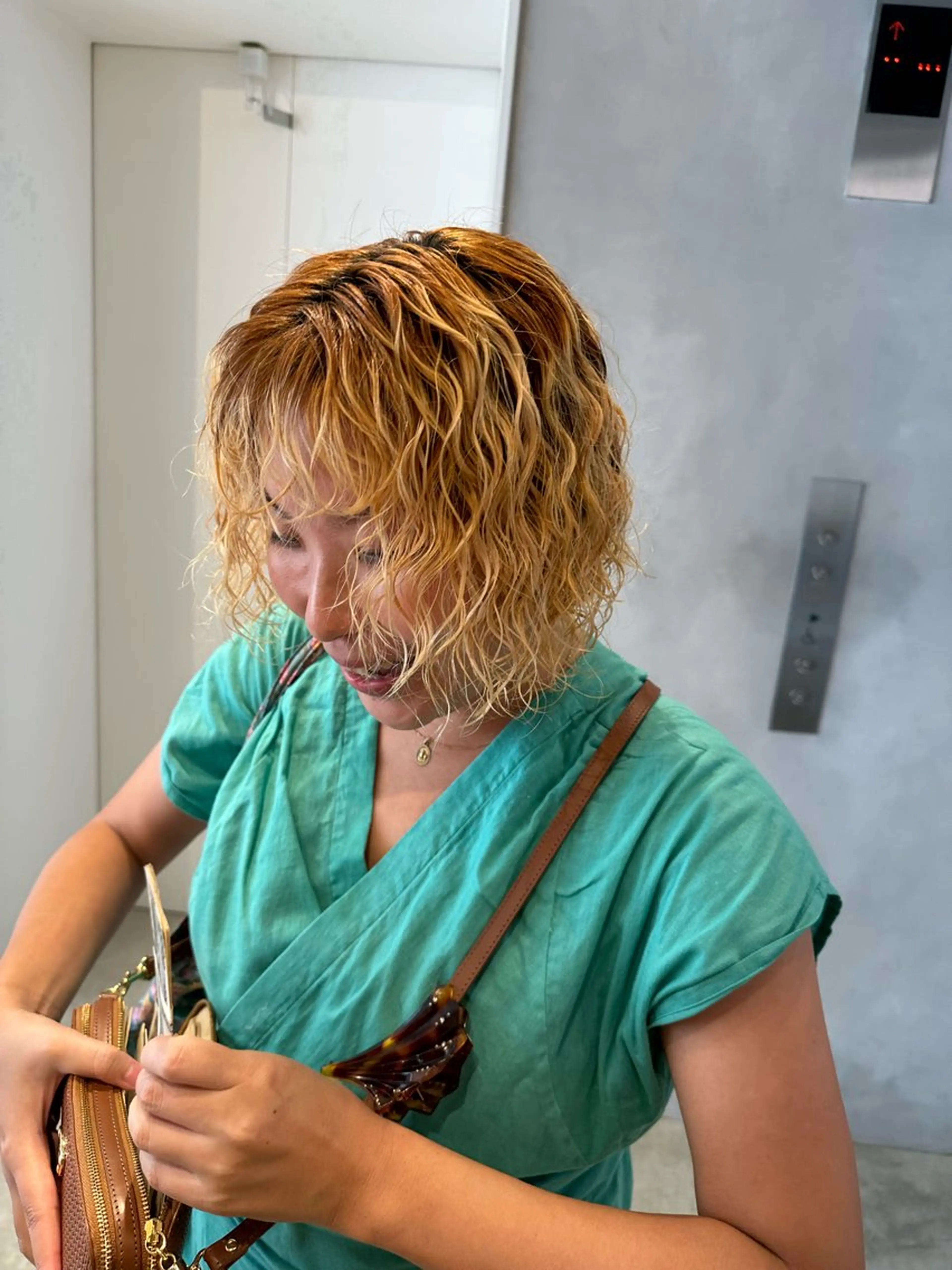 ミディアム パーマ ミディアムパーマ カット パーマ トリートメント 🟢ウルフ／スパイラ ルパーマ／大西🟢のヘアスタイル