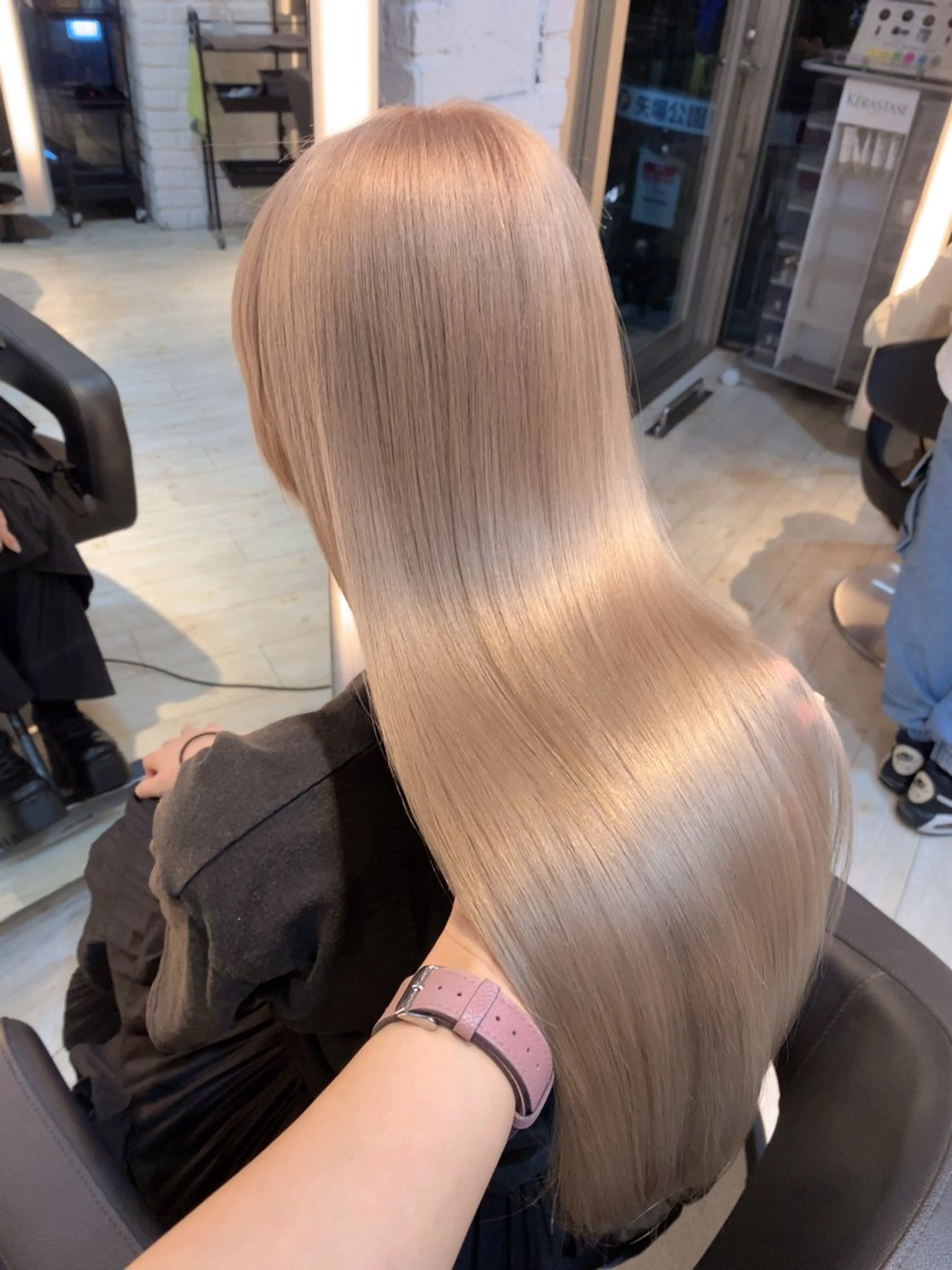 ロング カラー ヘアカラー トリートメント ブリーチ/髪質改善/ ハイトーン/暖色のヘアスタイル