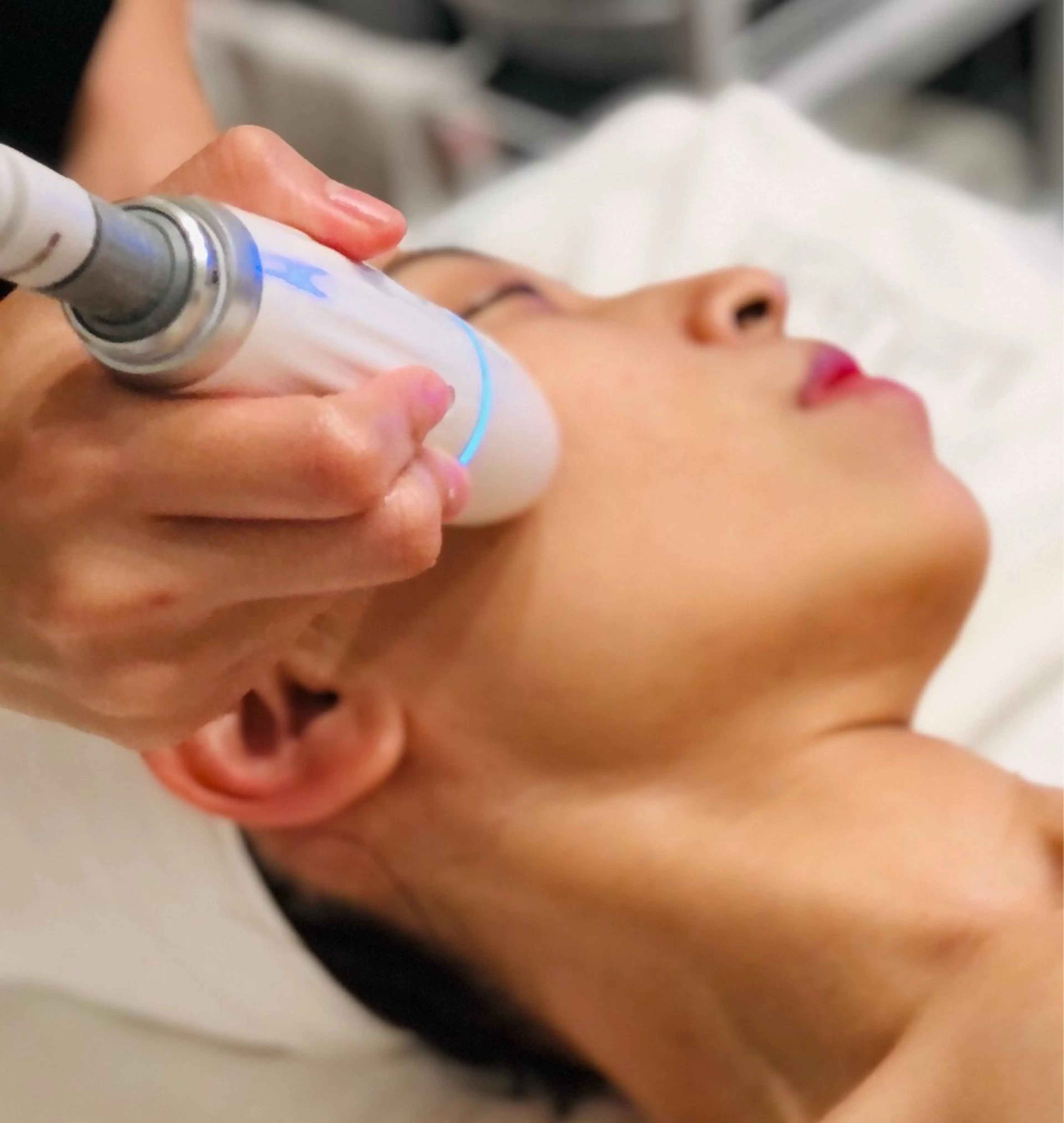 人気No.2🩵 【小顔×たるみ改善】お顔引き上げ+首肩小顔リンパ＋美容導入70分💎二重顎・ほうれい線・小ジワ🩵の写真