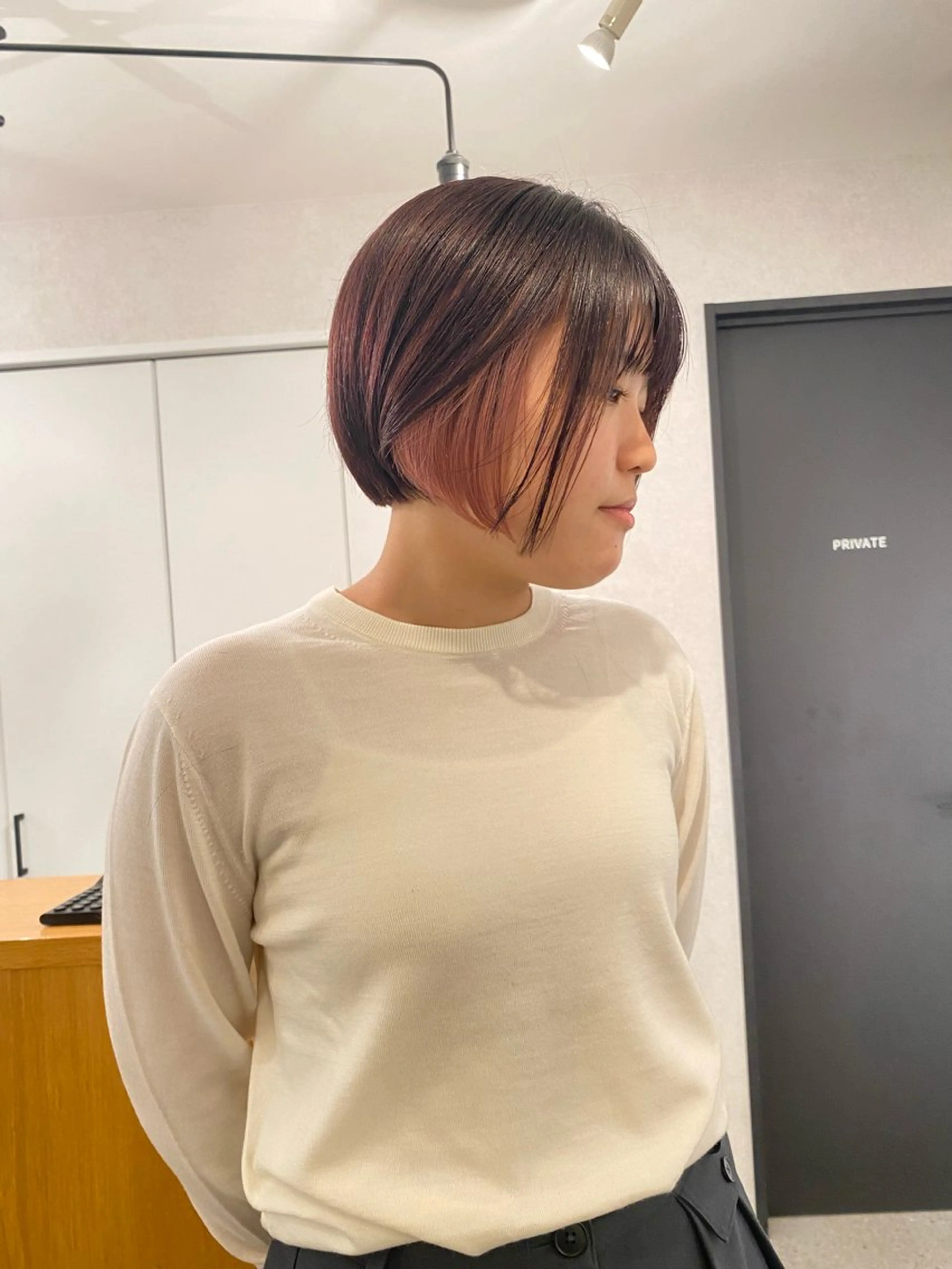 ショート カラー ネヅ カオルのヘアスタイル