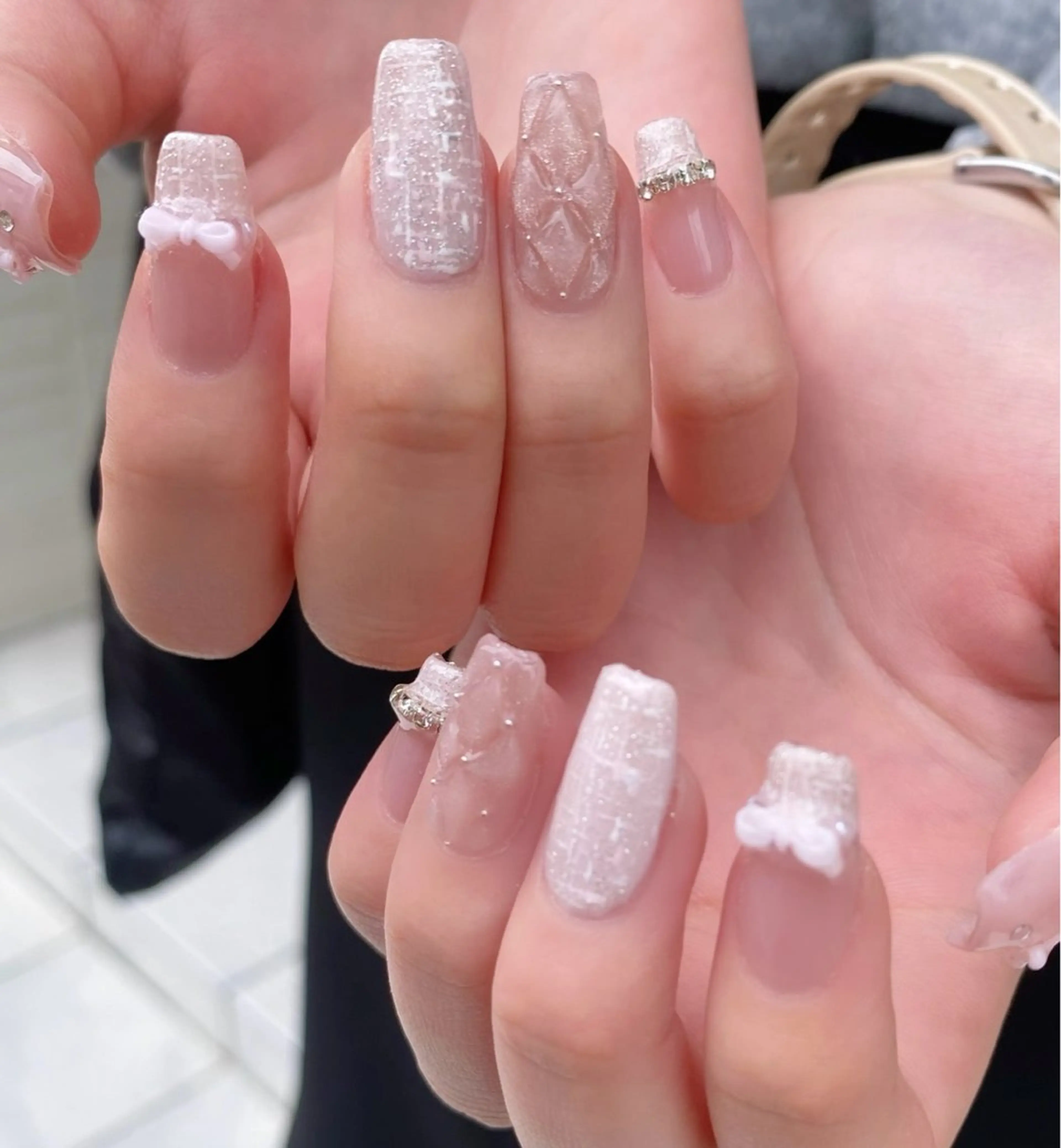 ネイル ハンドネイル ＼近畿大学／近く🦢 Swanのネイルデザイン