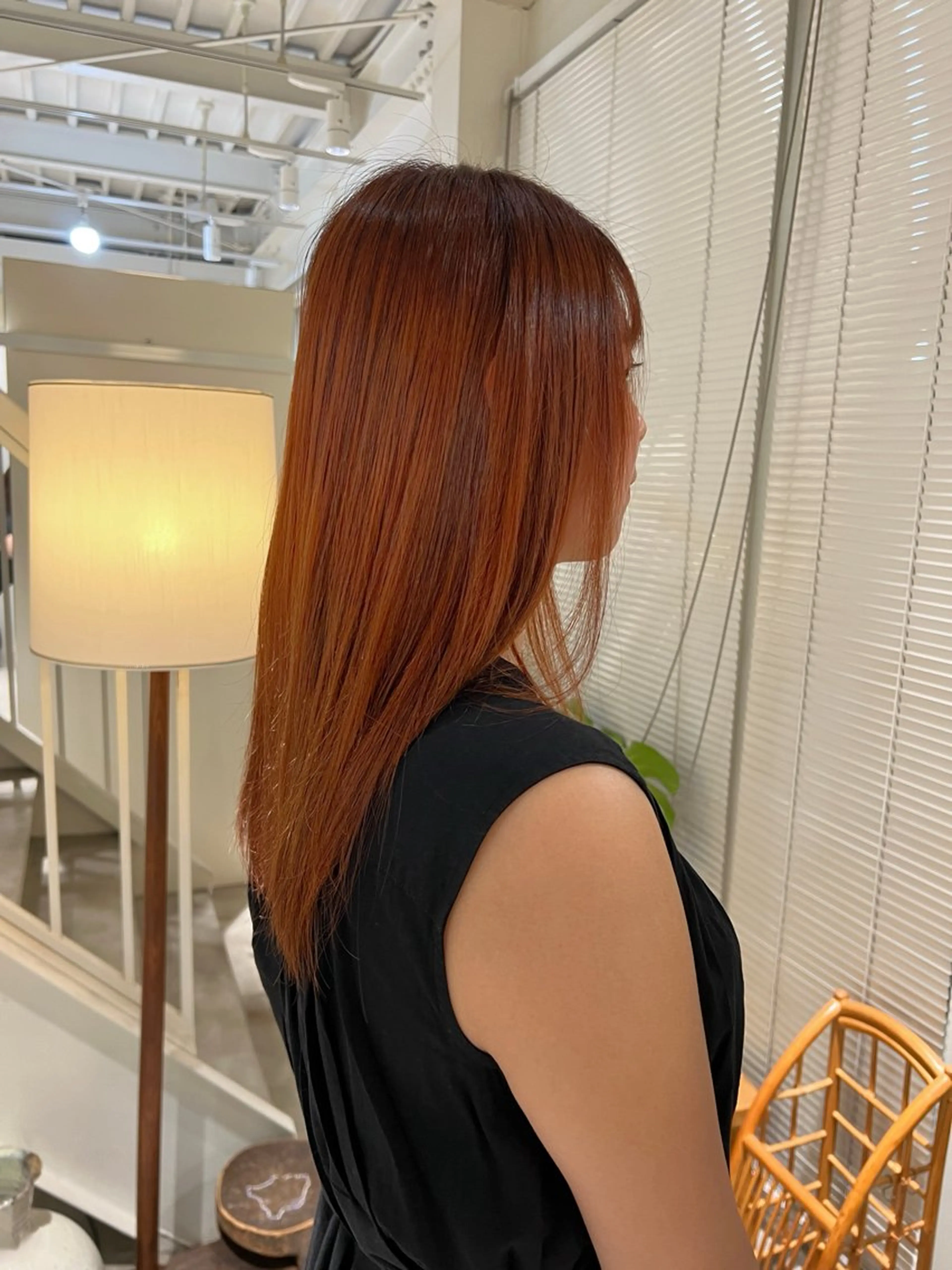 ロング カラー オレンジ ヘアカラー 周東 芽依のヘアスタイル