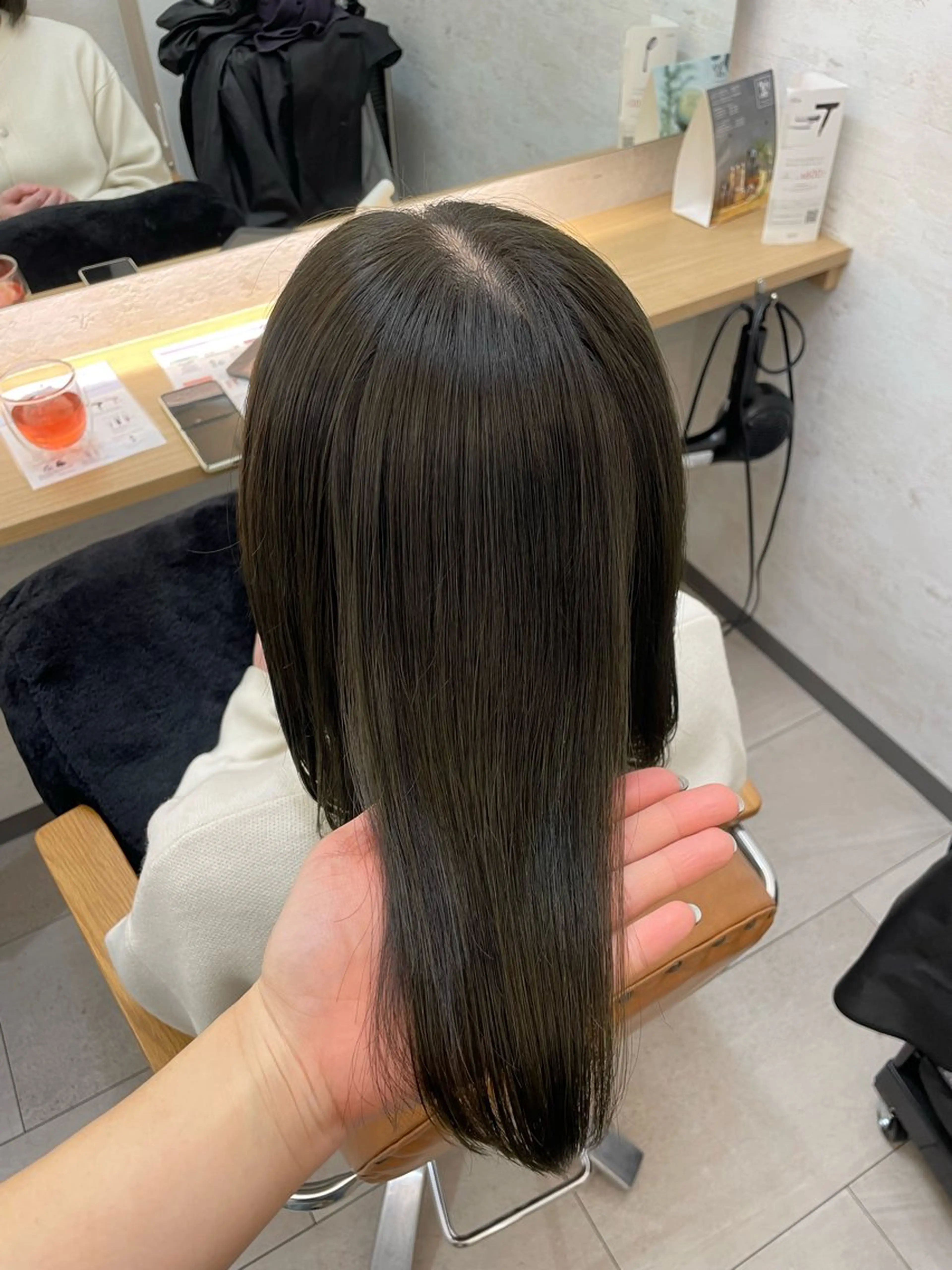 ミディアム カラー グレージュ オリーブグレージュ オリーブグレー カット ヘアカラー 縮毛矯正 トリートメント 高橋 芽衣のヘアスタイル