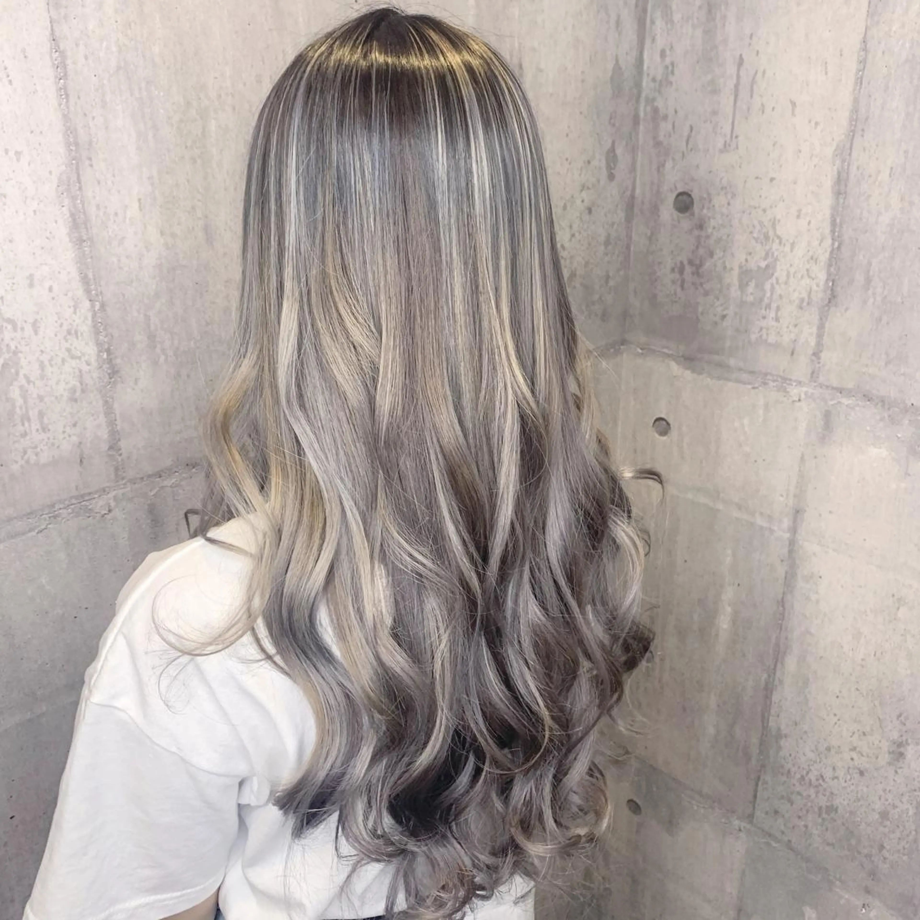 ロング カラー バレイヤージュ レイヤーカット ヘアカラー トリートメント Rlino所属・ﾊｲﾗｲﾄ/ﾚｲﾔｰ ｶｯﾄ/大嶽謙のヘアスタイル