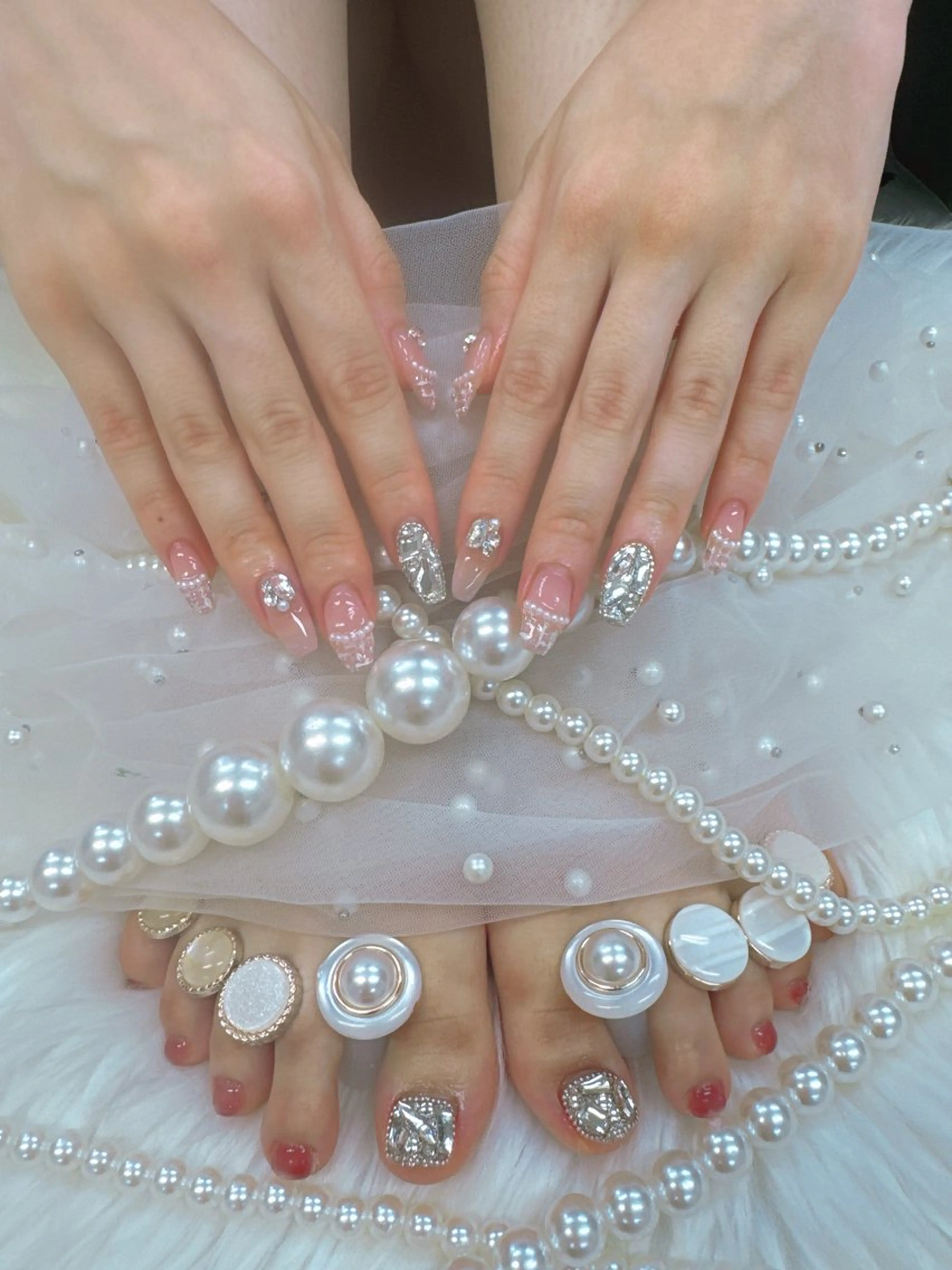 ネイル ボルドー チークネイル ドット 長さ出し フットネイル クイーンズネイル銀座所属・Queeens nailのネイルデザイン