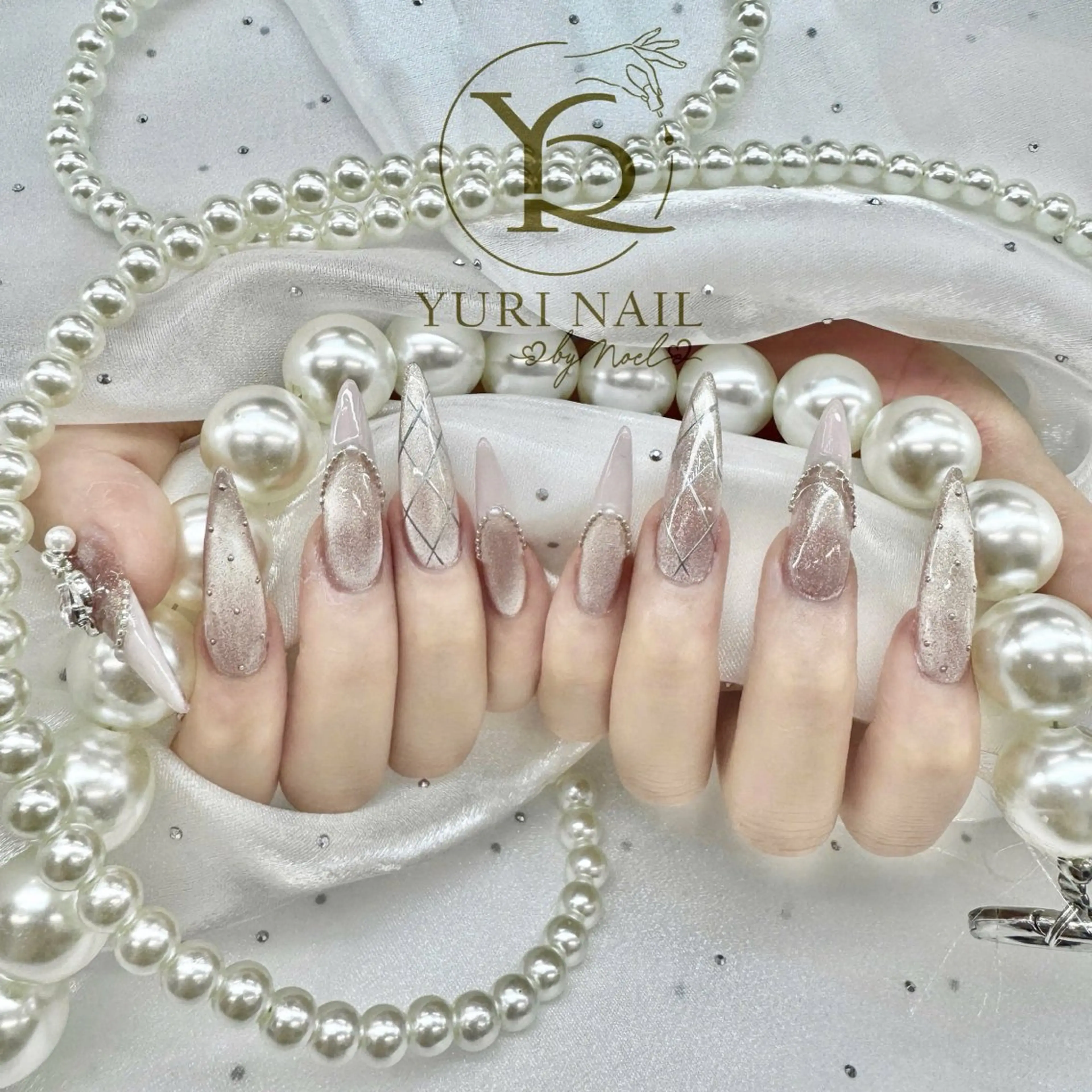 ネイル オーロラネイル ブルー チークネイル フレンチネイル グラデーション ハンドネイル フットネイル ハンドケア YURI Nail Salon Funabashi所属・YURI Nail Funabashiのネイルデザイン