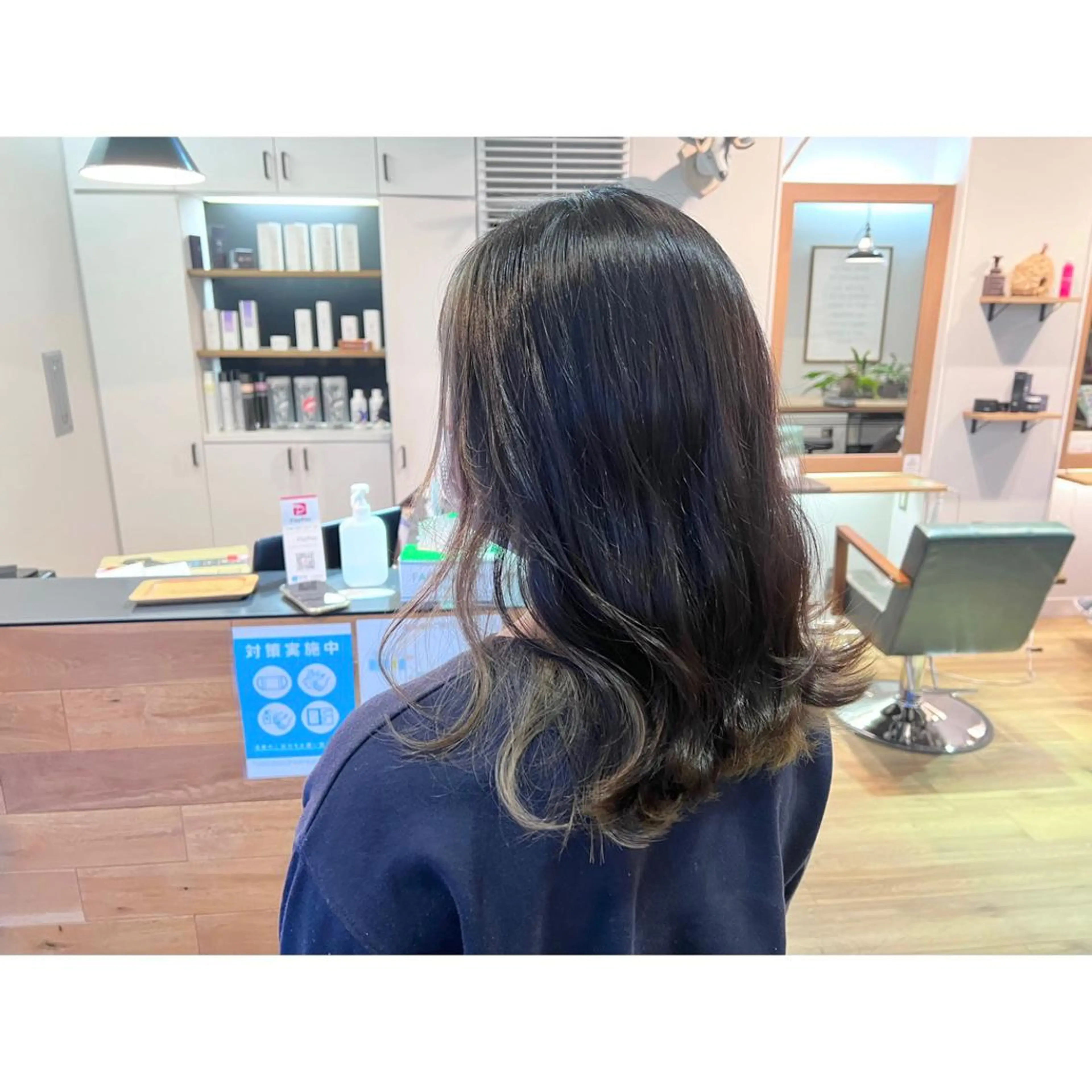 ロング カラー グレージュ ヘアカラー トリートメント ツキダテ ユイのヘアスタイル