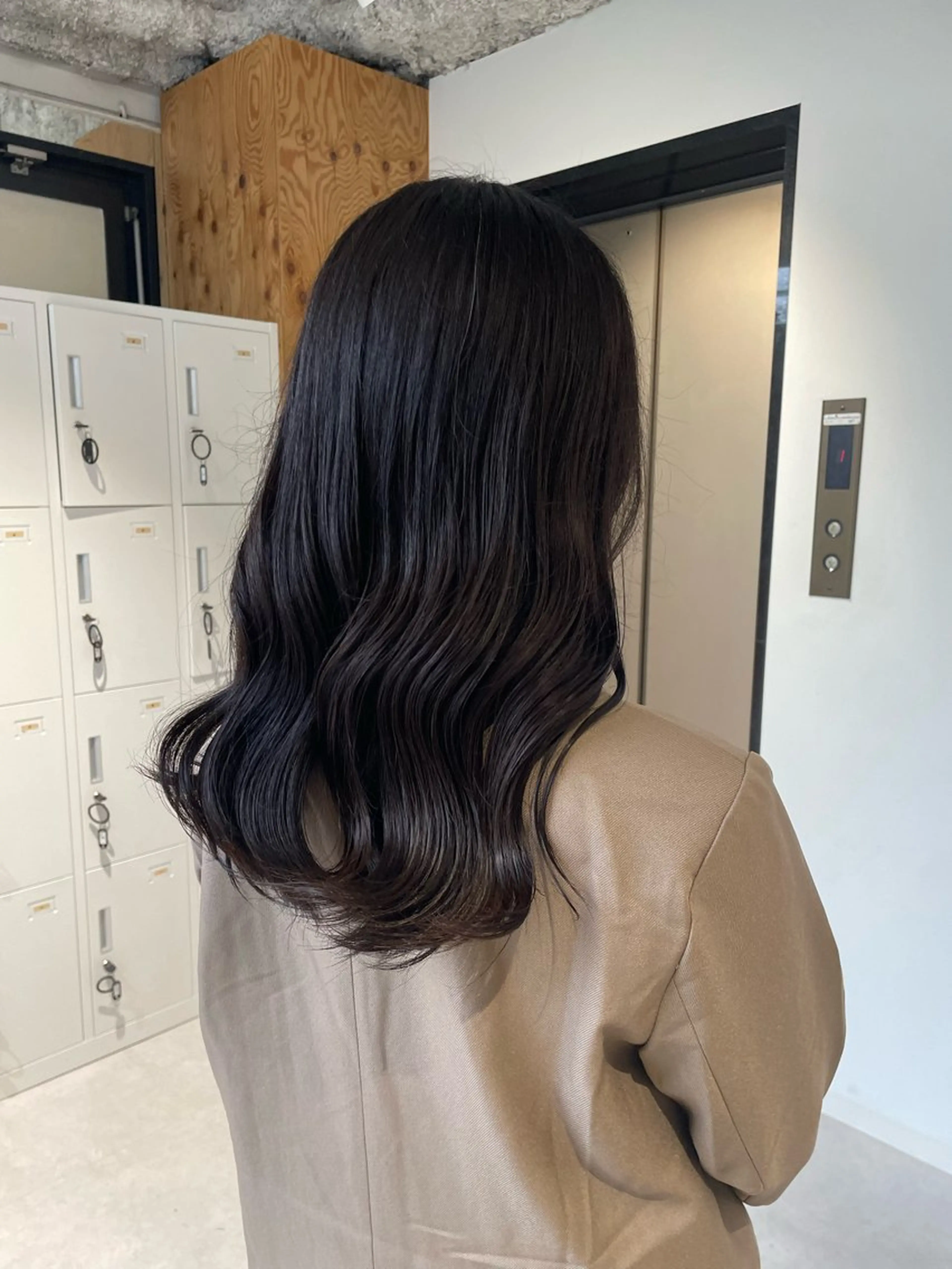 セミロング カラー イヌマル アユ / Fier umedaのヘアスタイル