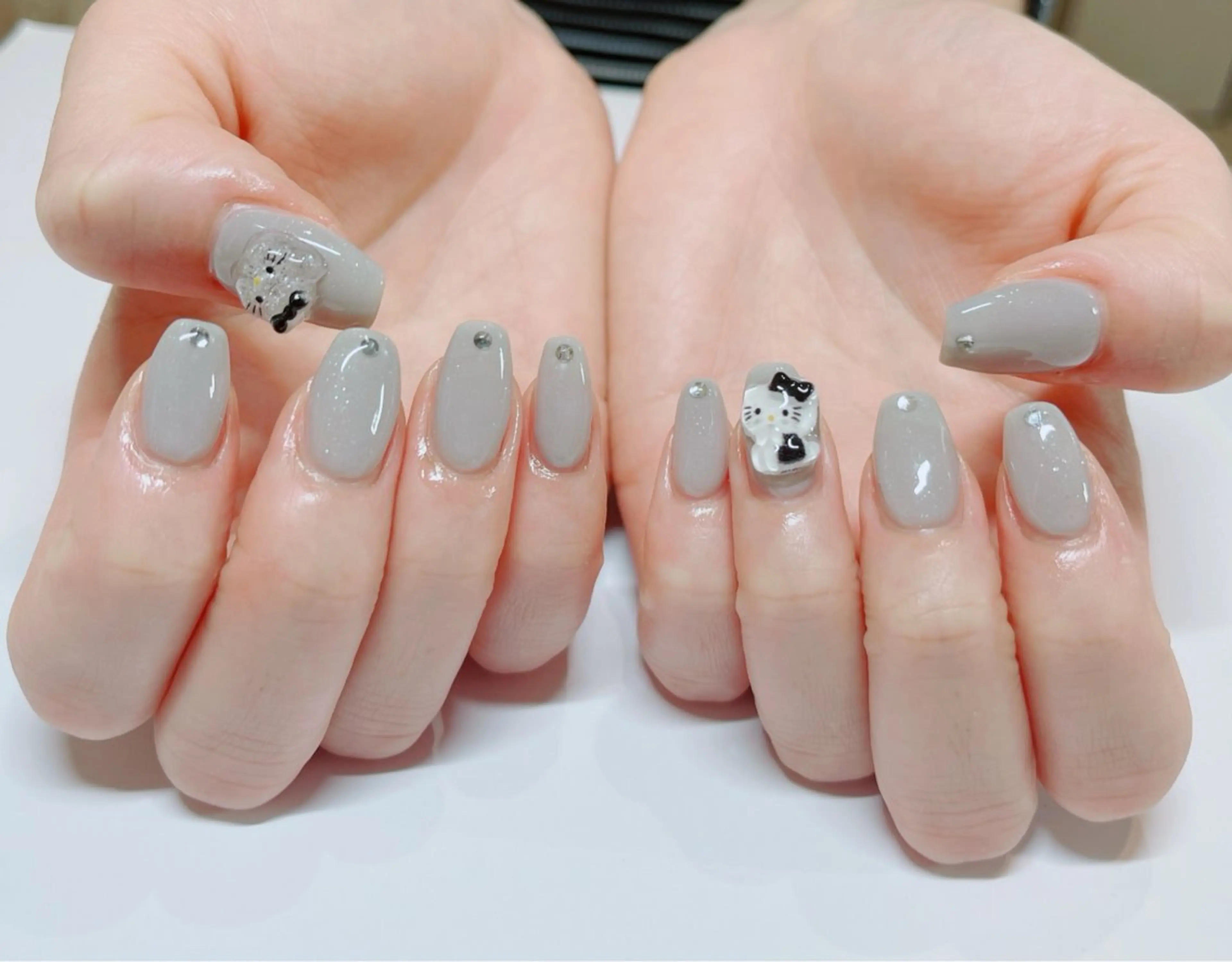 ネイル キラキラネイル ワンカラーネイル ハンドネイル Floria nail salonのネイルデザイン